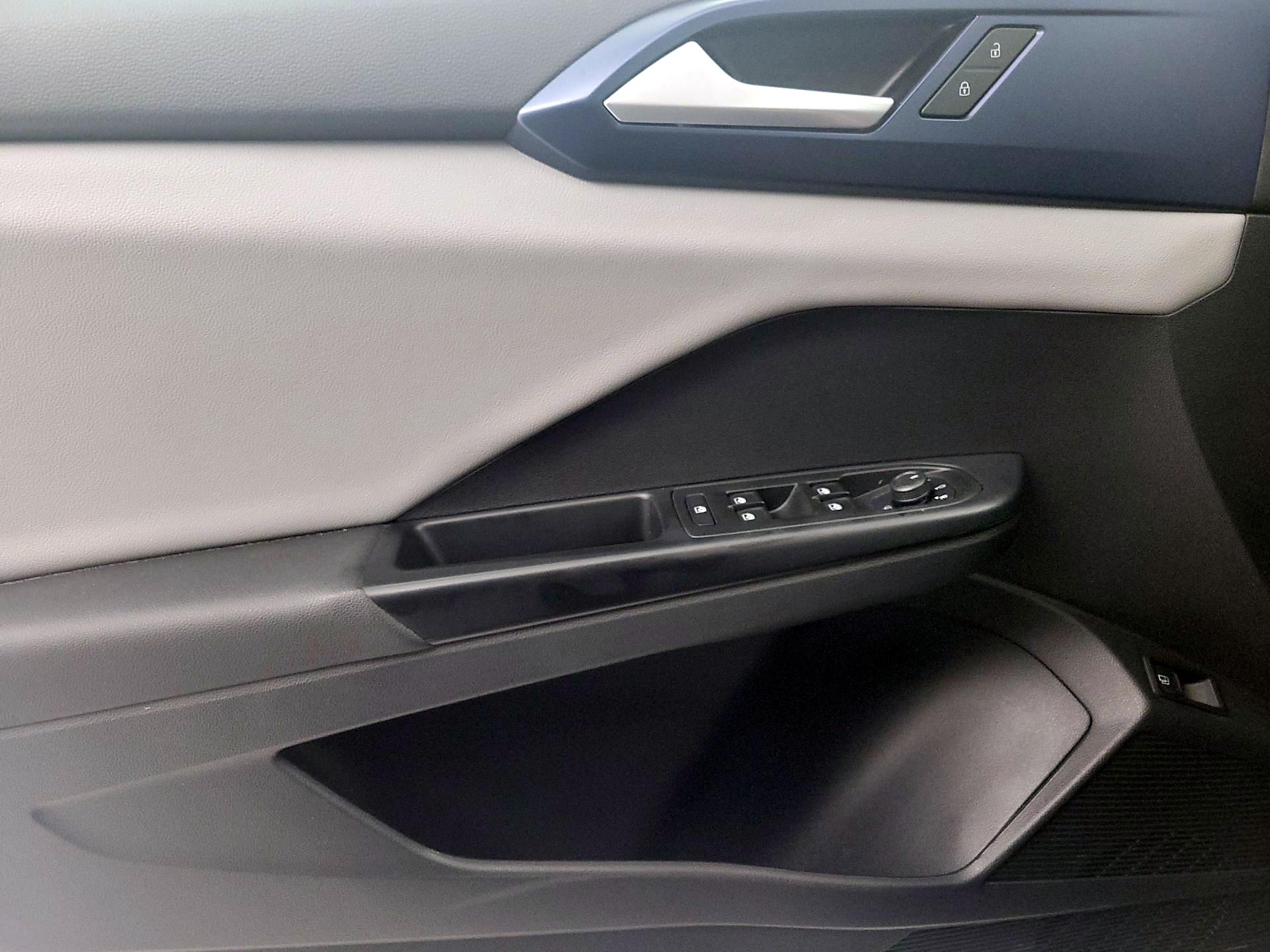 Thumbnail: 2022 Volkswagen Taos - 12