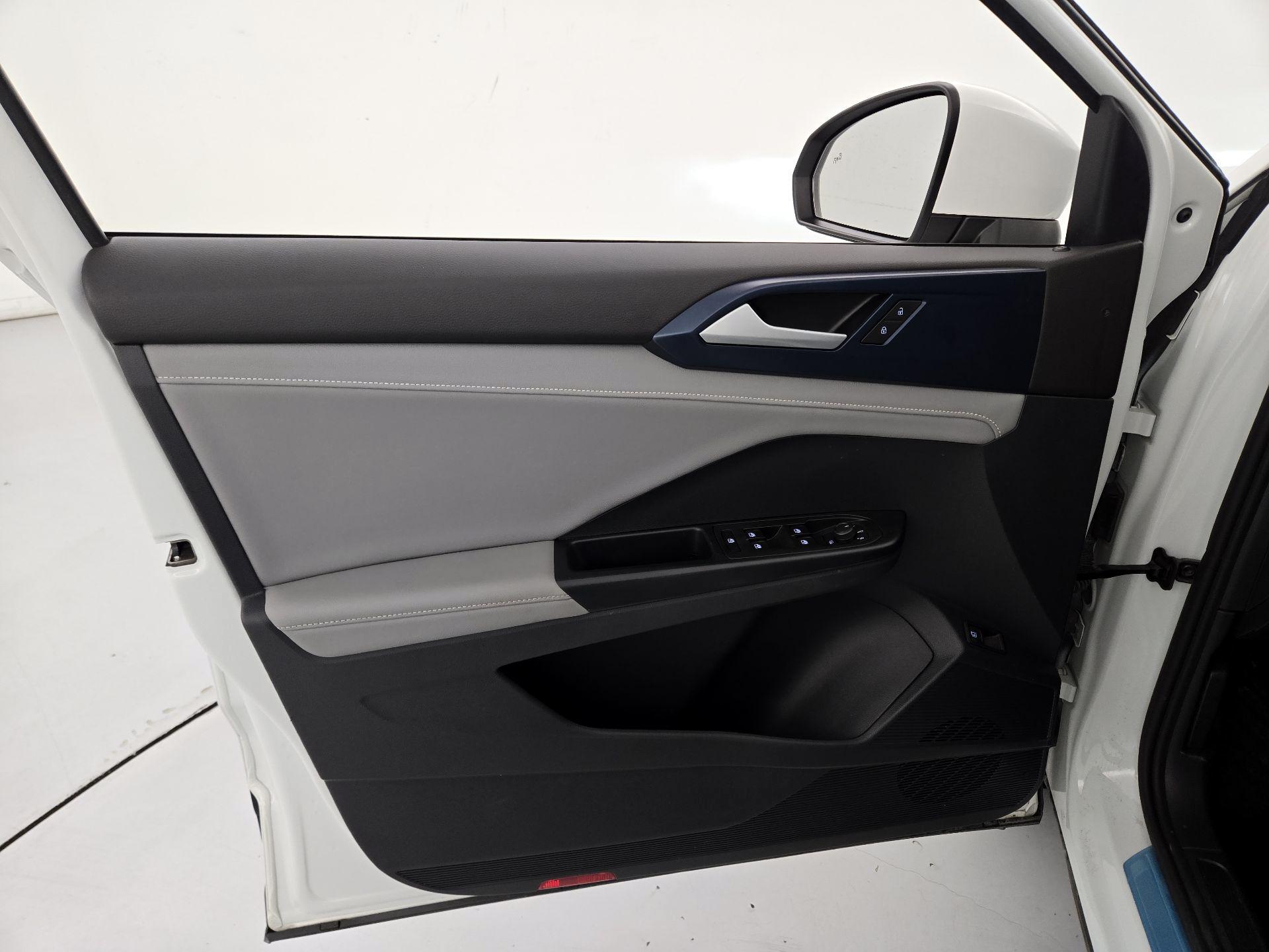 Thumbnail: 2024 Volkswagen Taos - 12