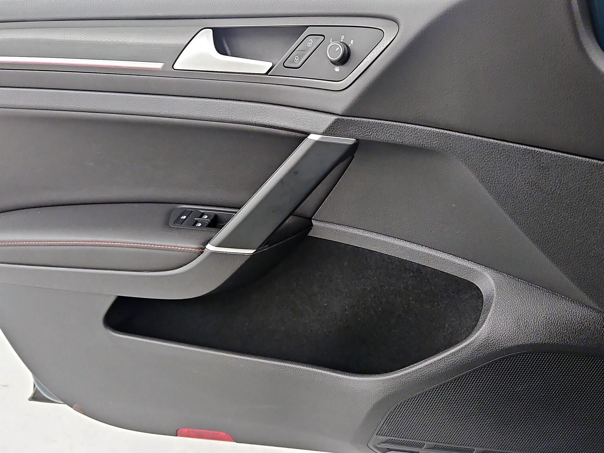 Thumbnail: 2019 Volkswagen Golf - 12