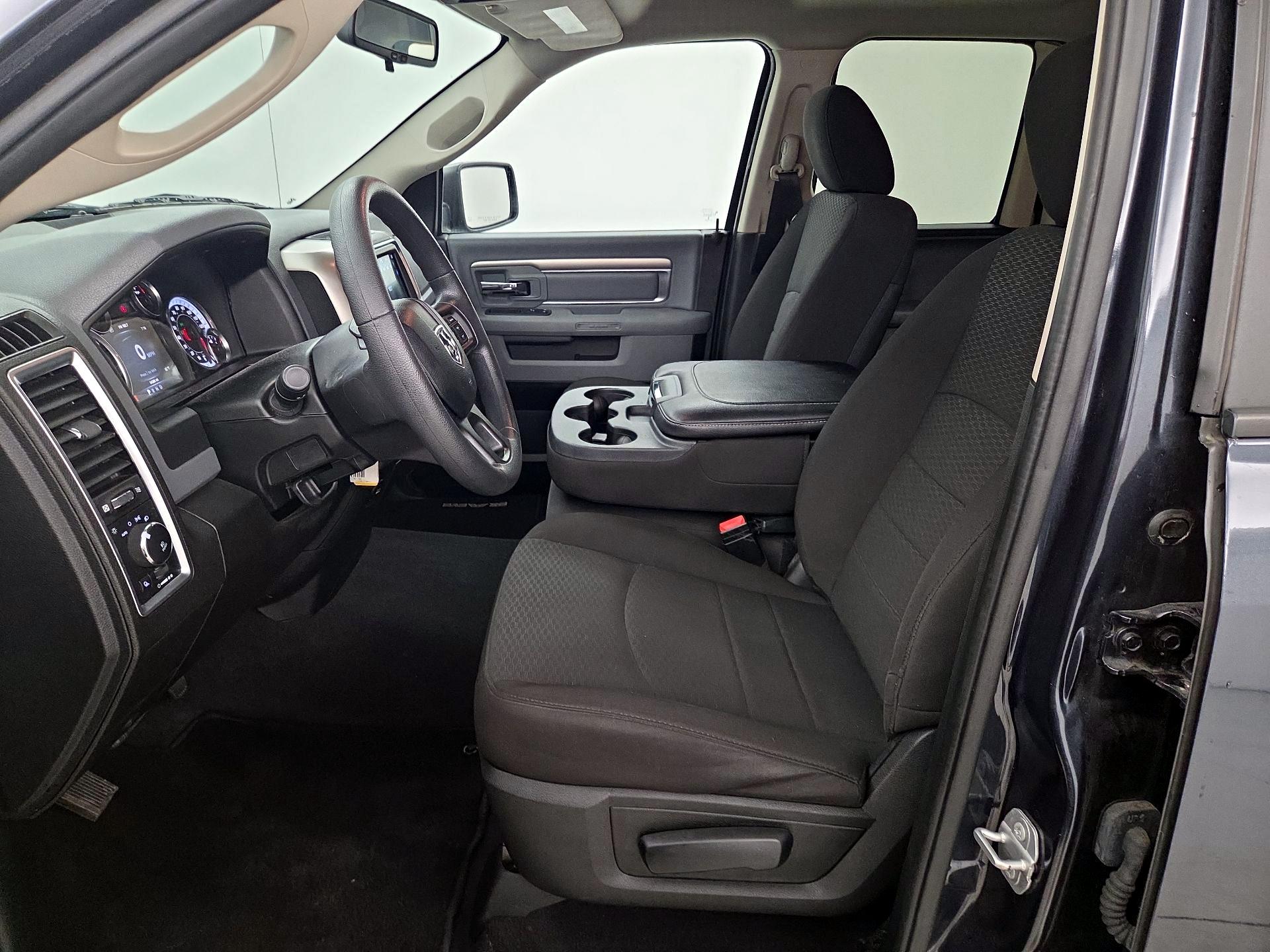 Thumbnail: 2020 RAM 1500 Classic - 11