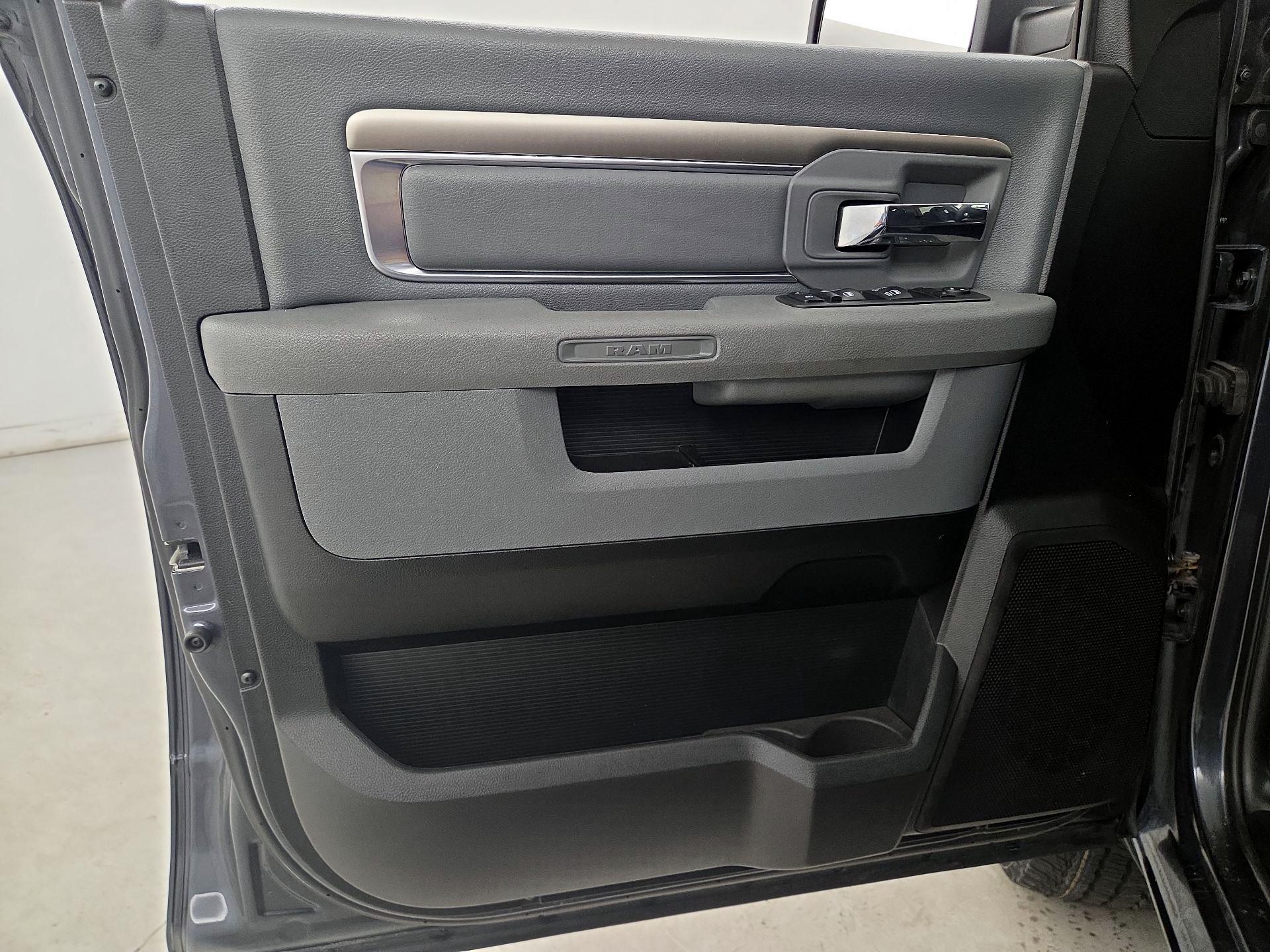 Thumbnail: 2020 RAM 1500 Classic - 12