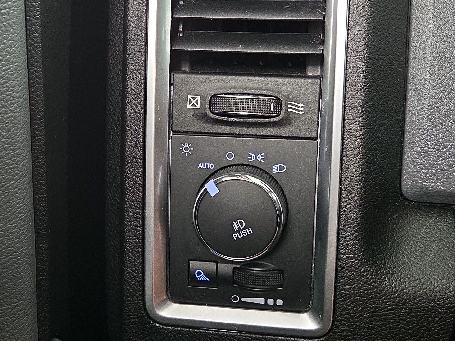 Thumbnail: 2020 RAM 1500 Classic - 13
