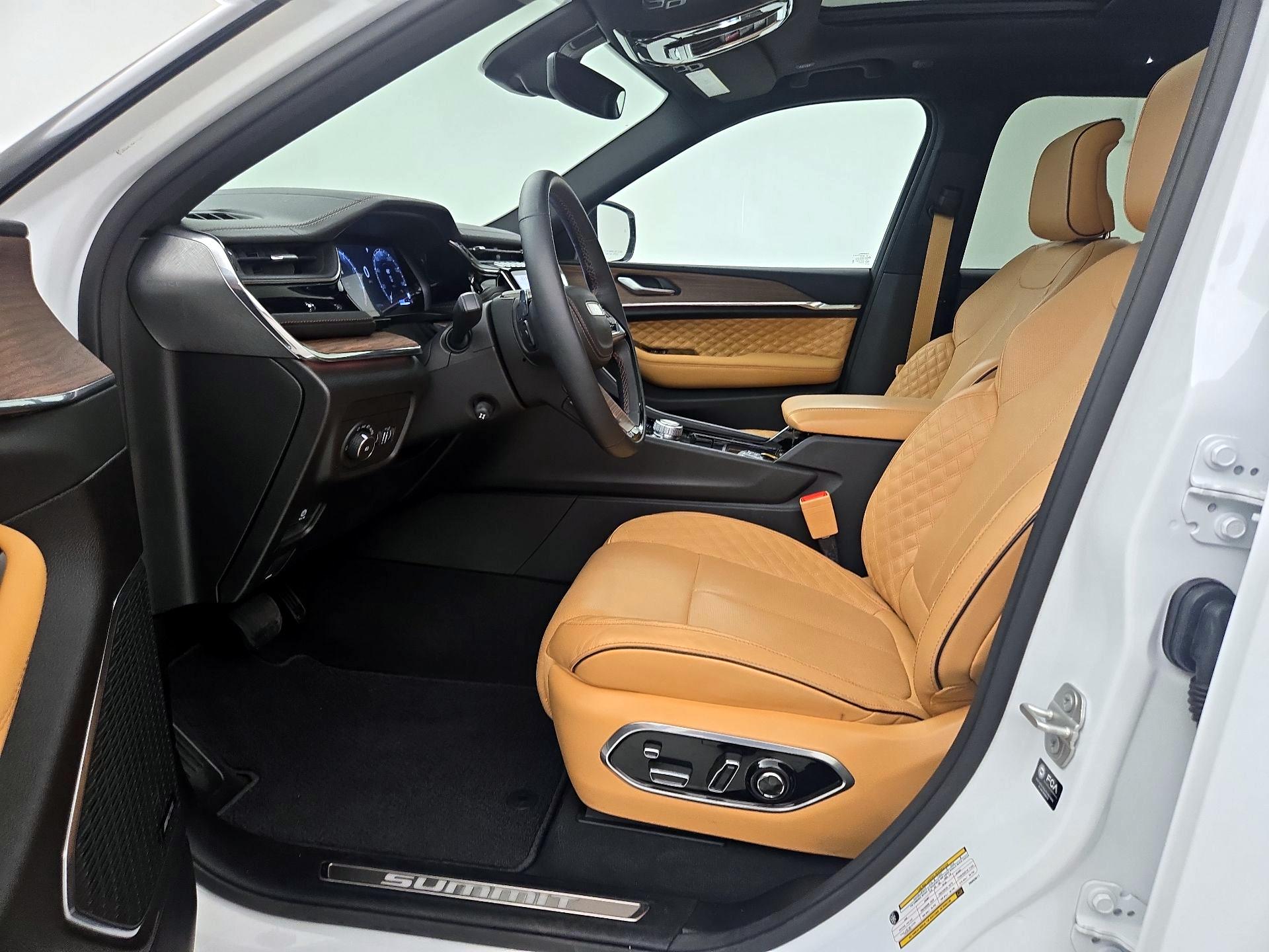 Thumbnail: 2024 Jeep Grand Cherokee - 11