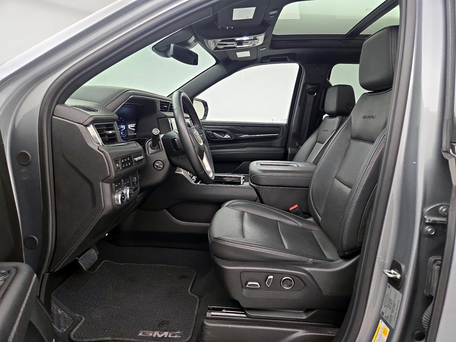 Thumbnail: 2023 GMC Yukon XL - 11