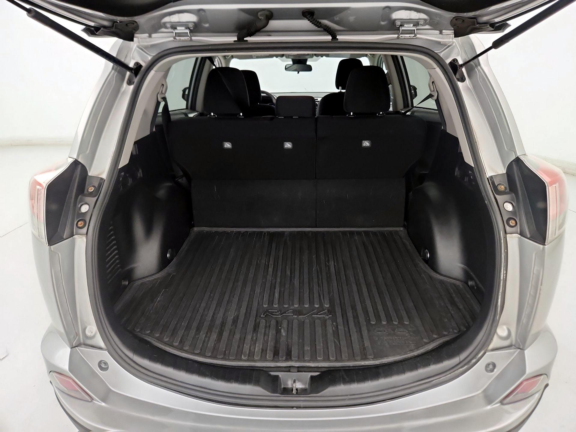 Thumbnail: 2018 Toyota RAV4 - 17