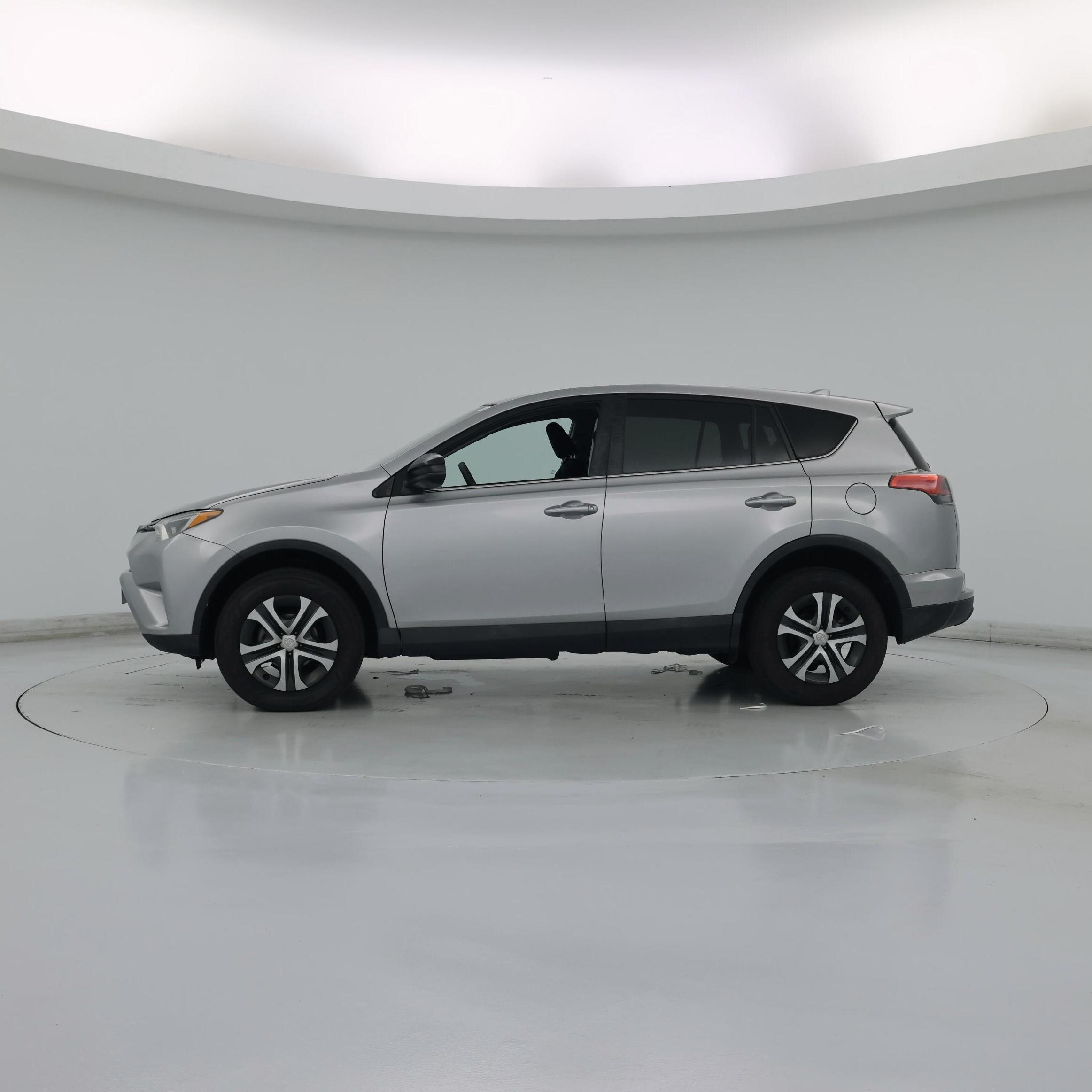 Thumbnail: 2018 Toyota RAV4 - 3