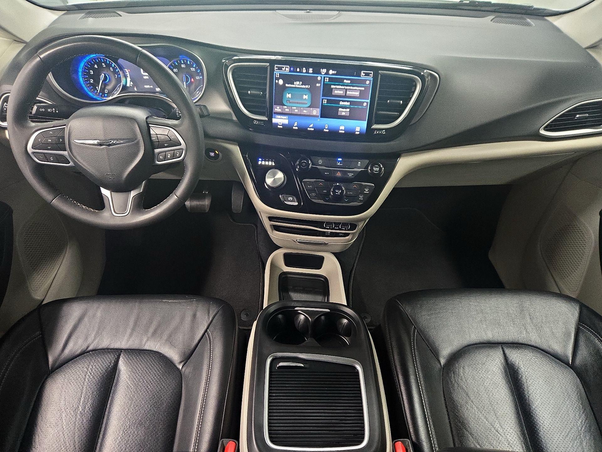 Thumbnail: 2022 Chrysler Pacifica - 9