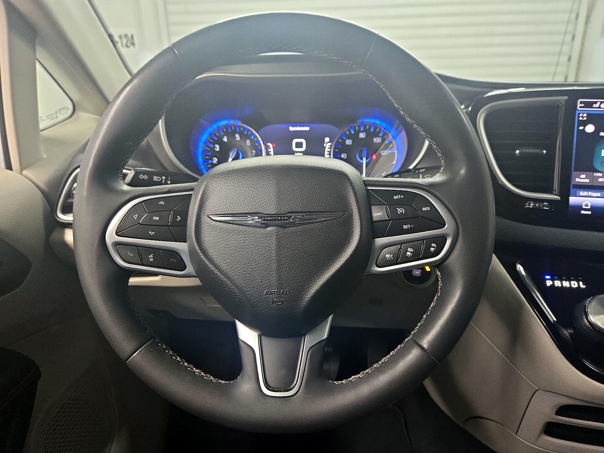 Thumbnail: 2022 Chrysler Pacifica - 10
