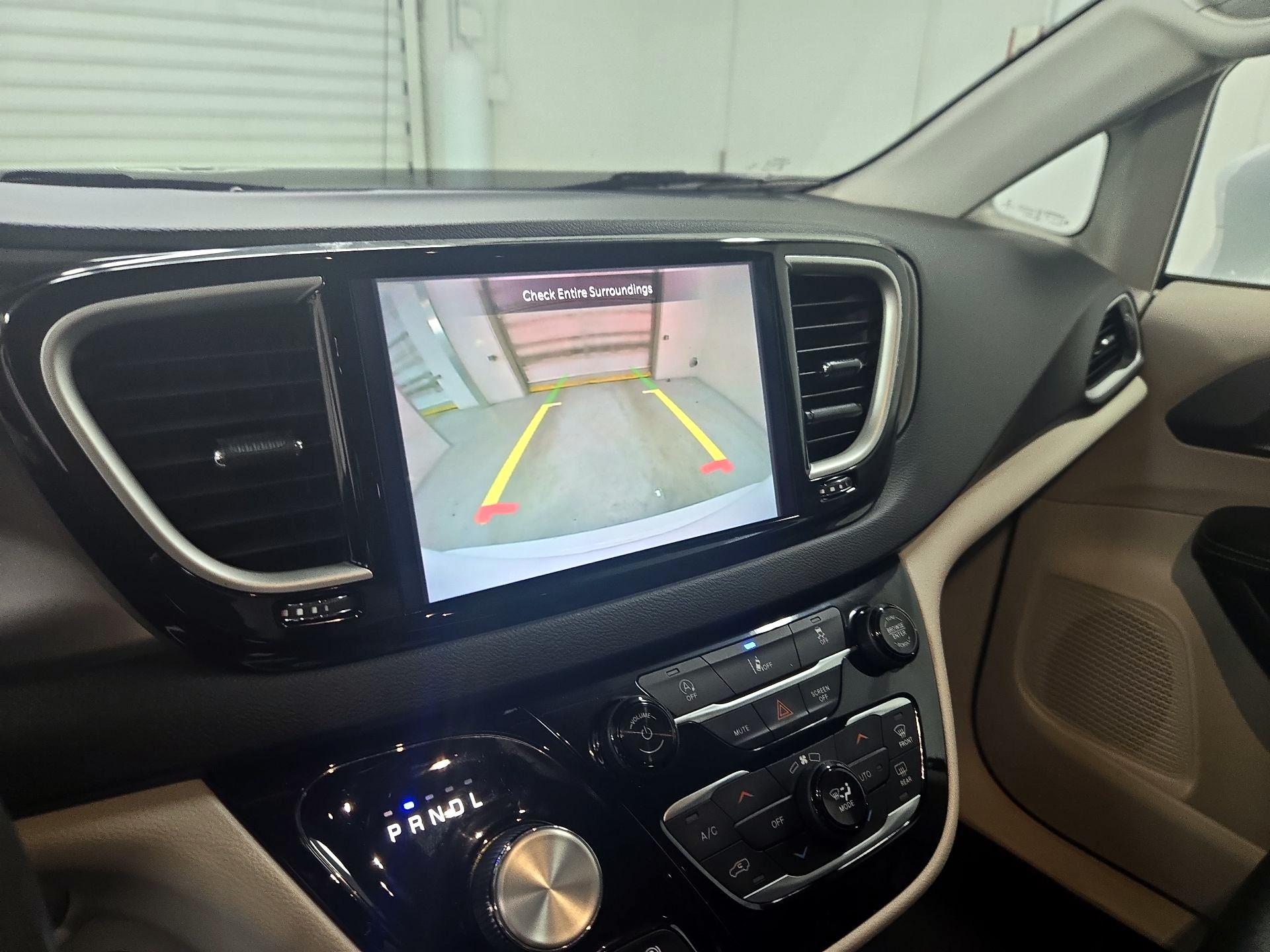 Thumbnail: 2022 Chrysler Pacifica - 14
