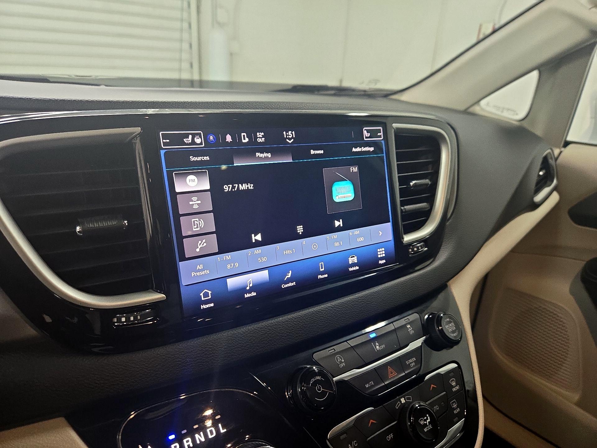 Thumbnail: 2022 Chrysler Pacifica - 15