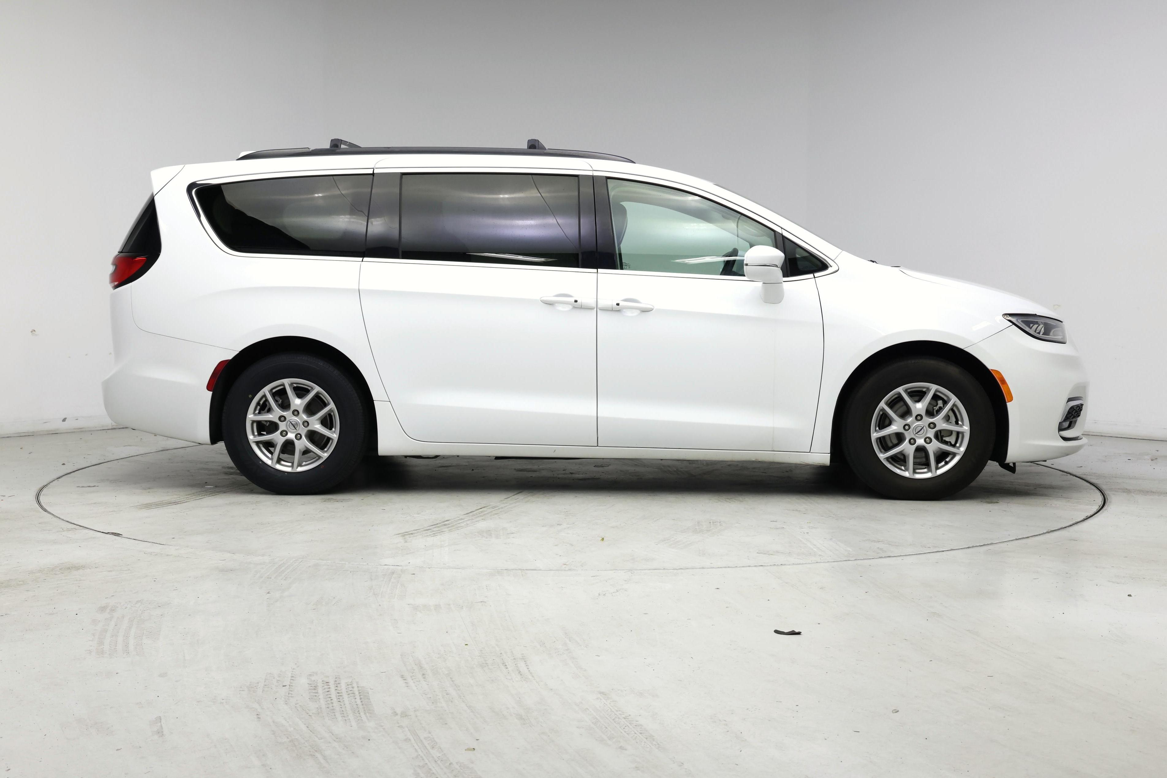 Thumbnail: 2022 Chrysler Pacifica - 7