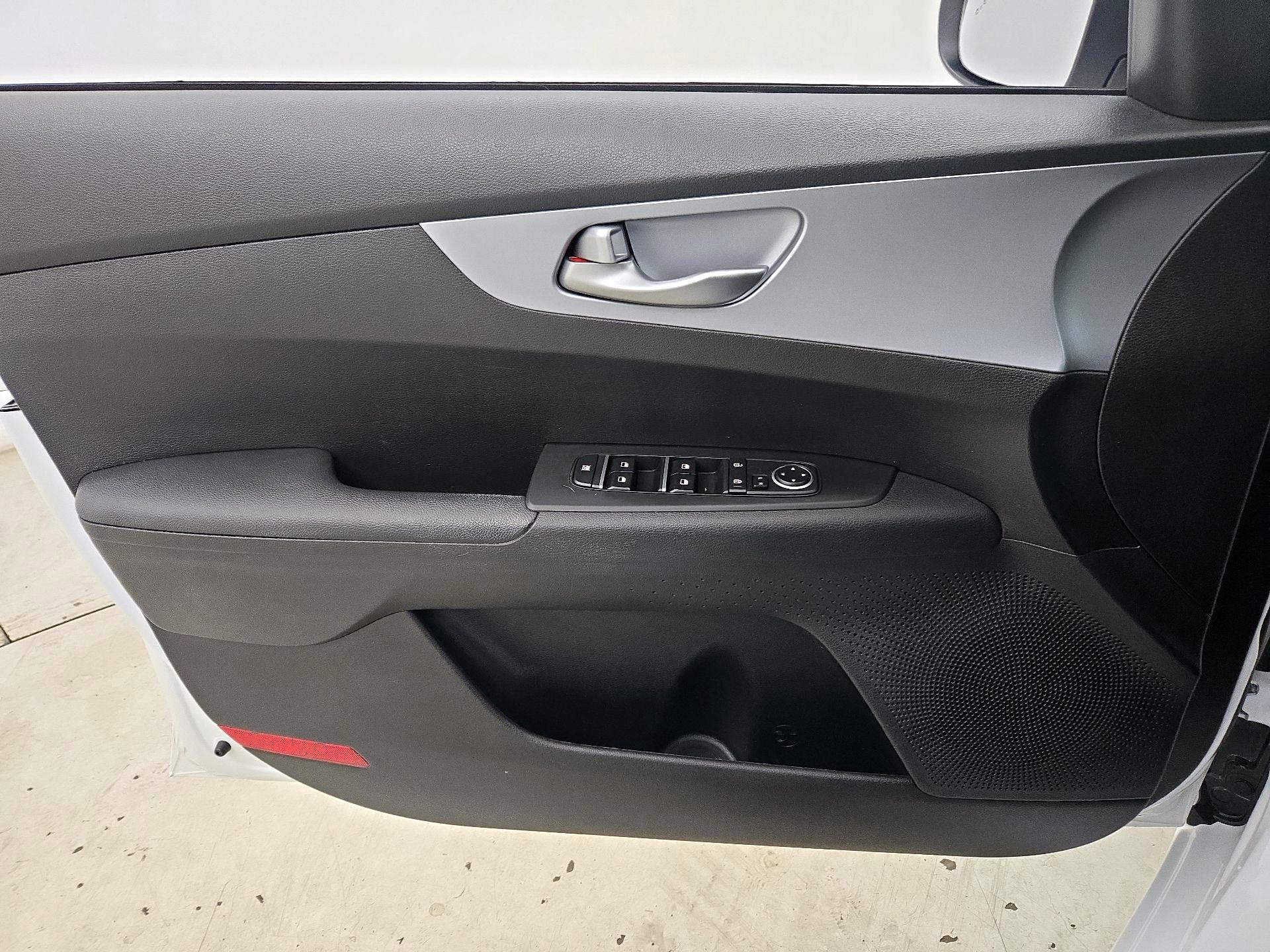 Thumbnail: 2023 Kia Forte - 12