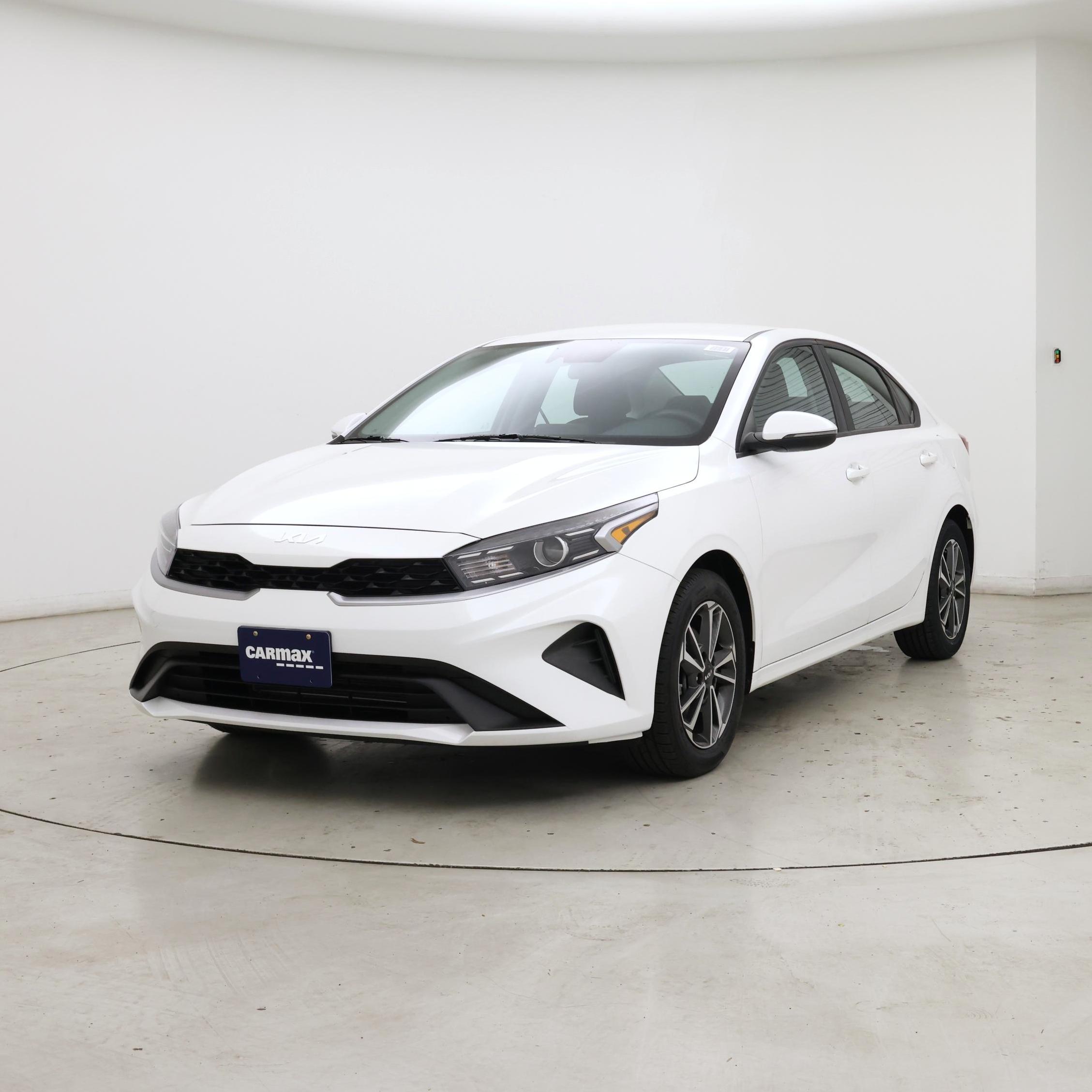 Thumbnail: 2023 Kia Forte - 4