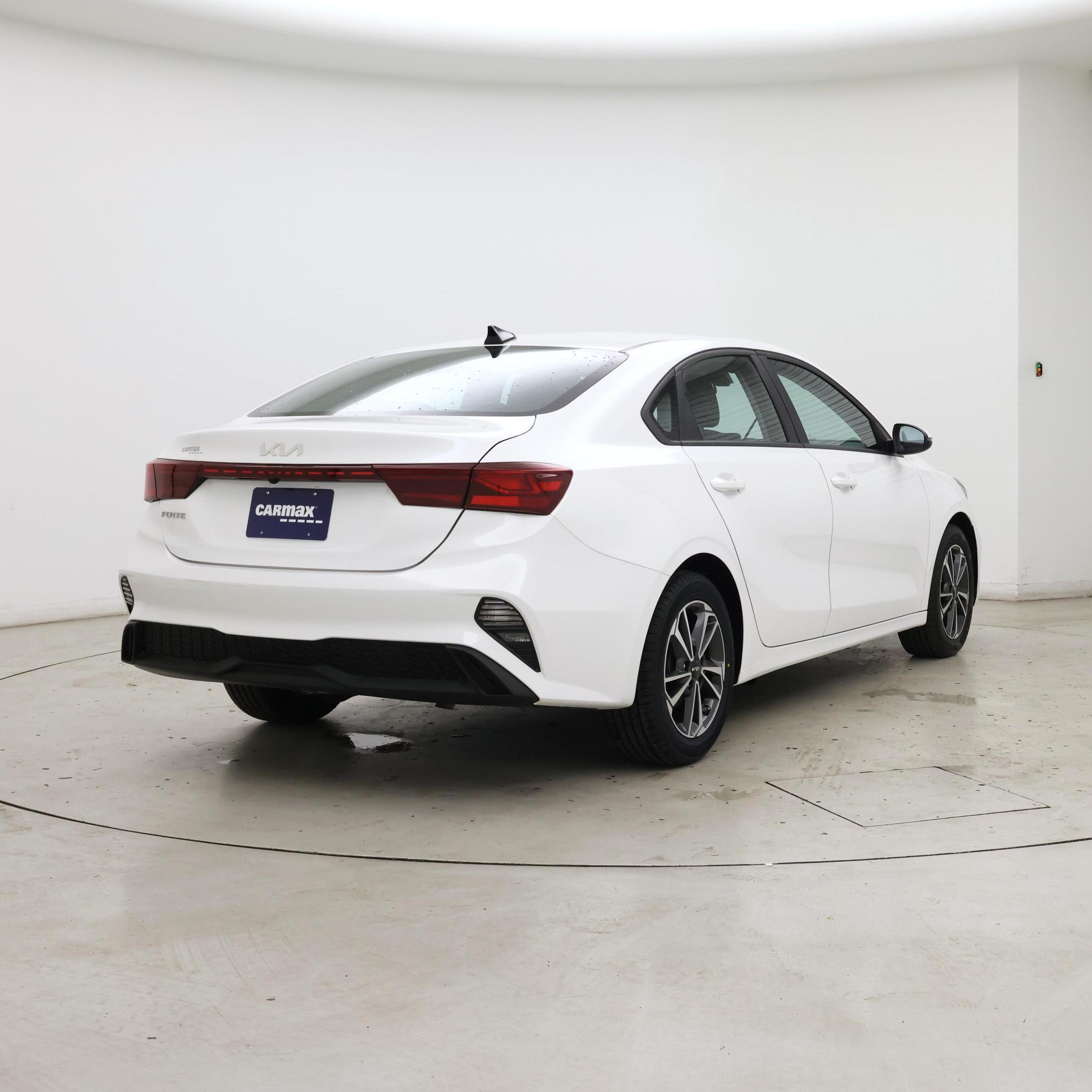 Thumbnail: 2023 Kia Forte - 8