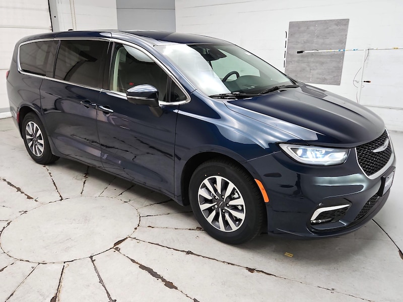 2023 Chrysler Pacifica Hybrid Touring L