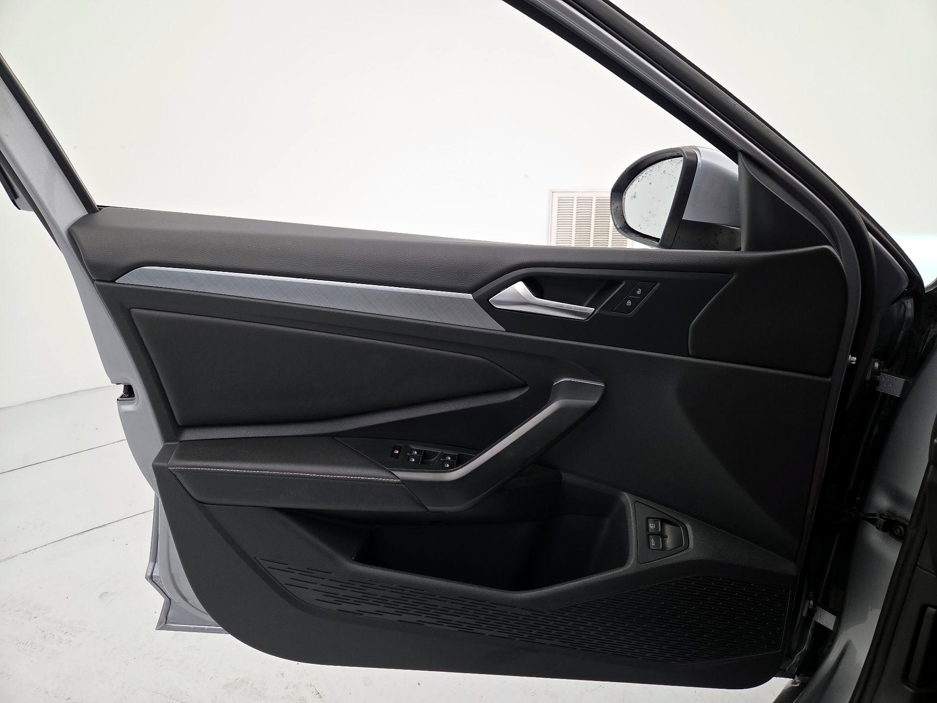 Thumbnail: 2024 Volkswagen Jetta - 12