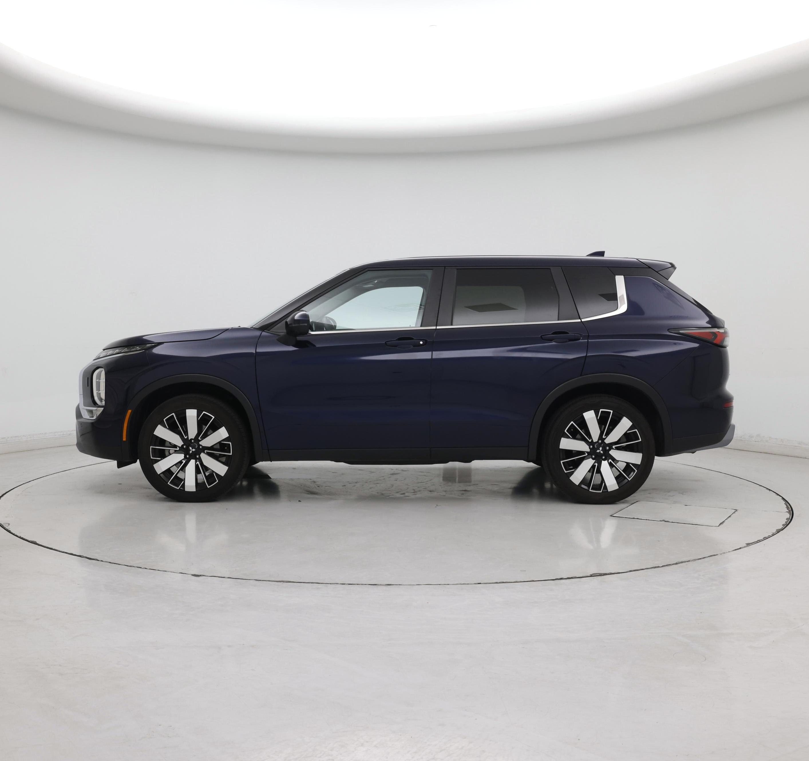 Thumbnail: 2025 Mitsubishi Outlander - 3