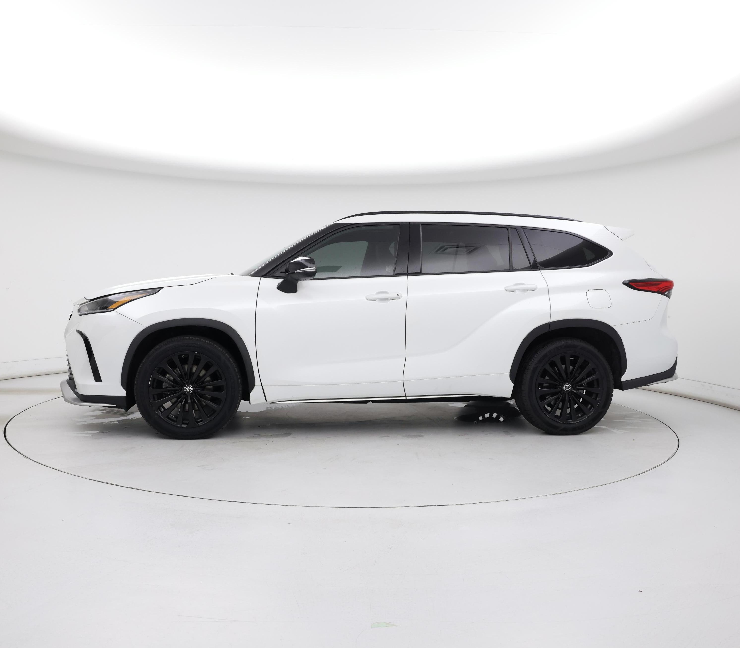Thumbnail: 2023 Toyota Highlander - 3