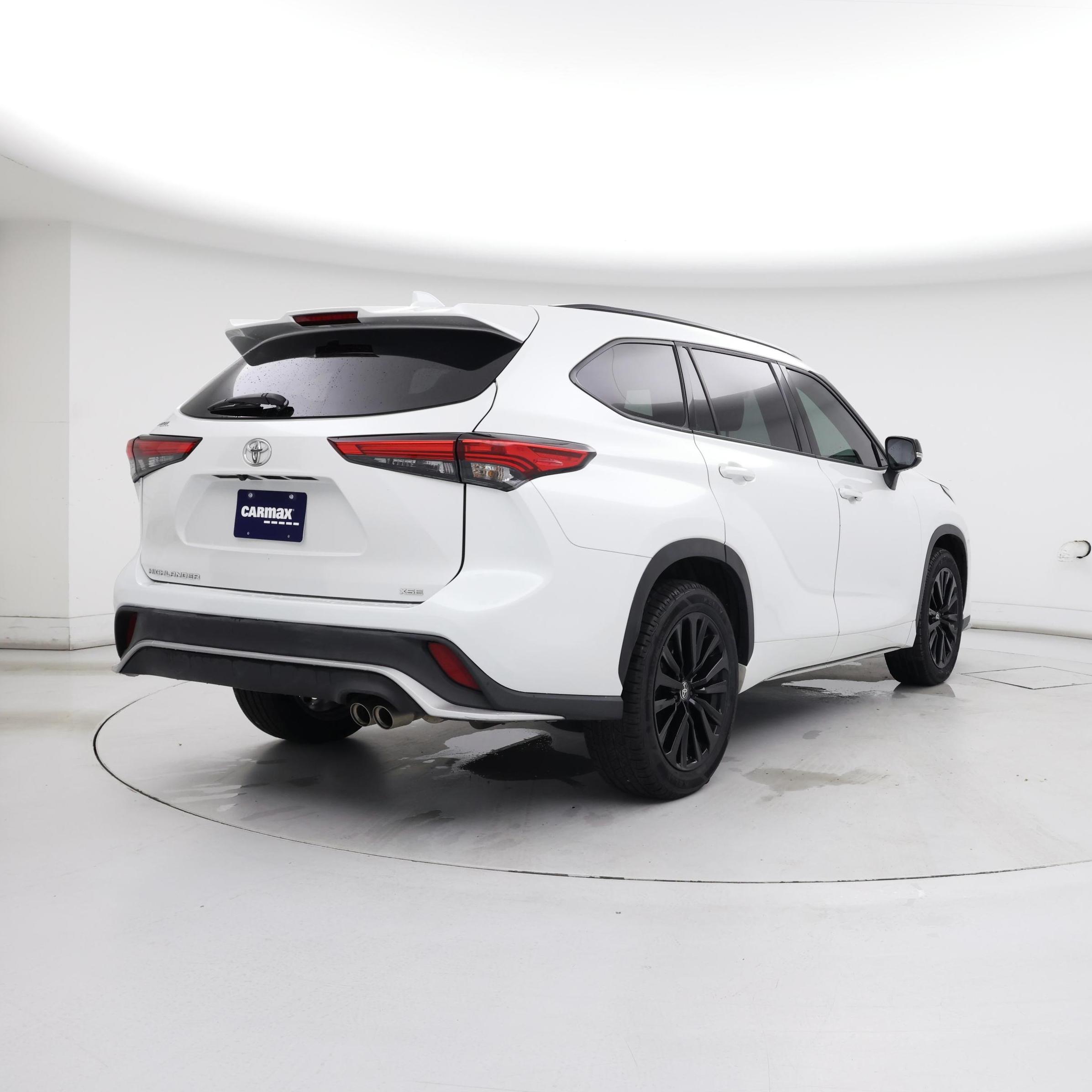Thumbnail: 2023 Toyota Highlander - 8