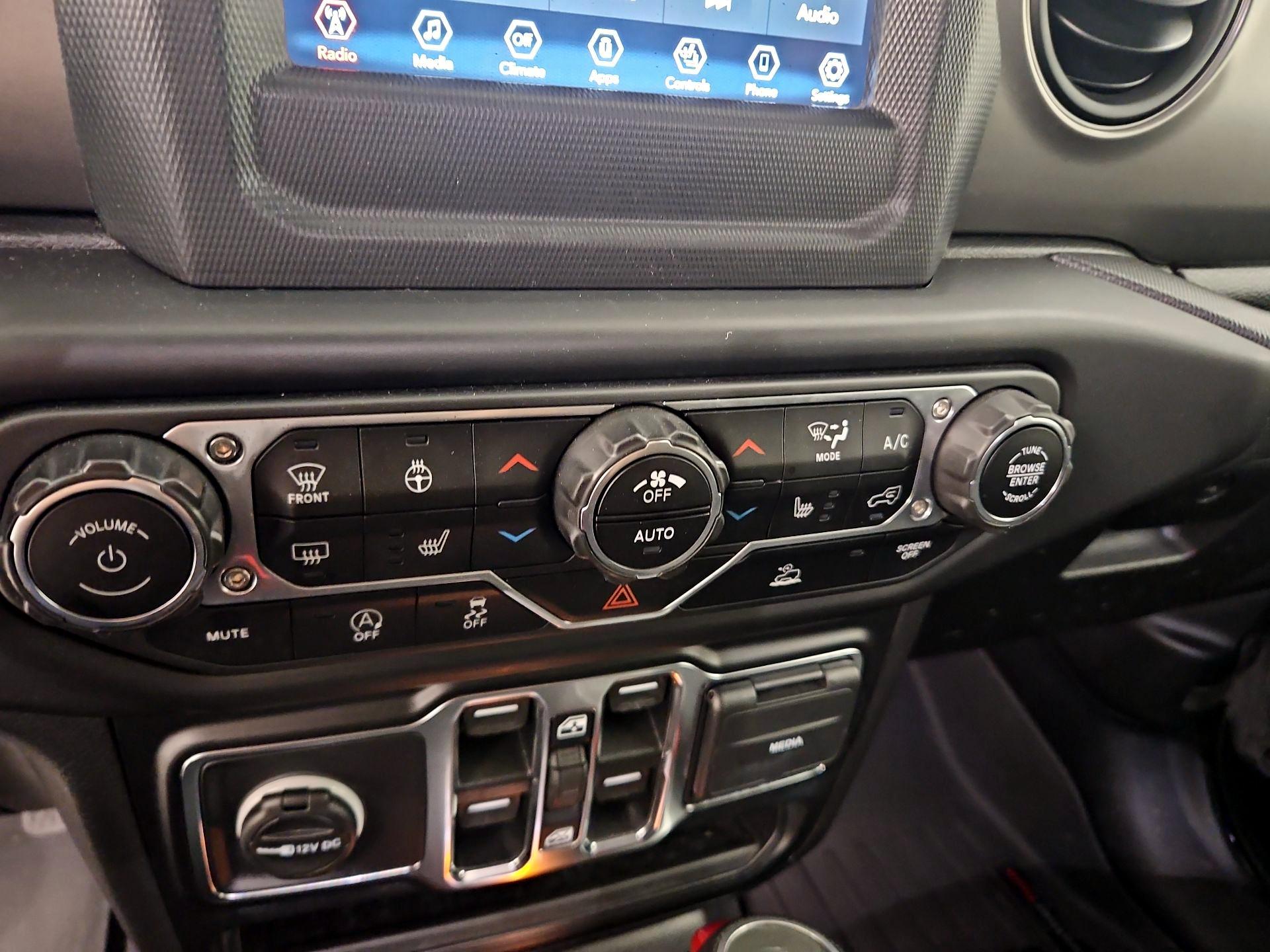 Thumbnail: 2021 Jeep Gladiator - 16