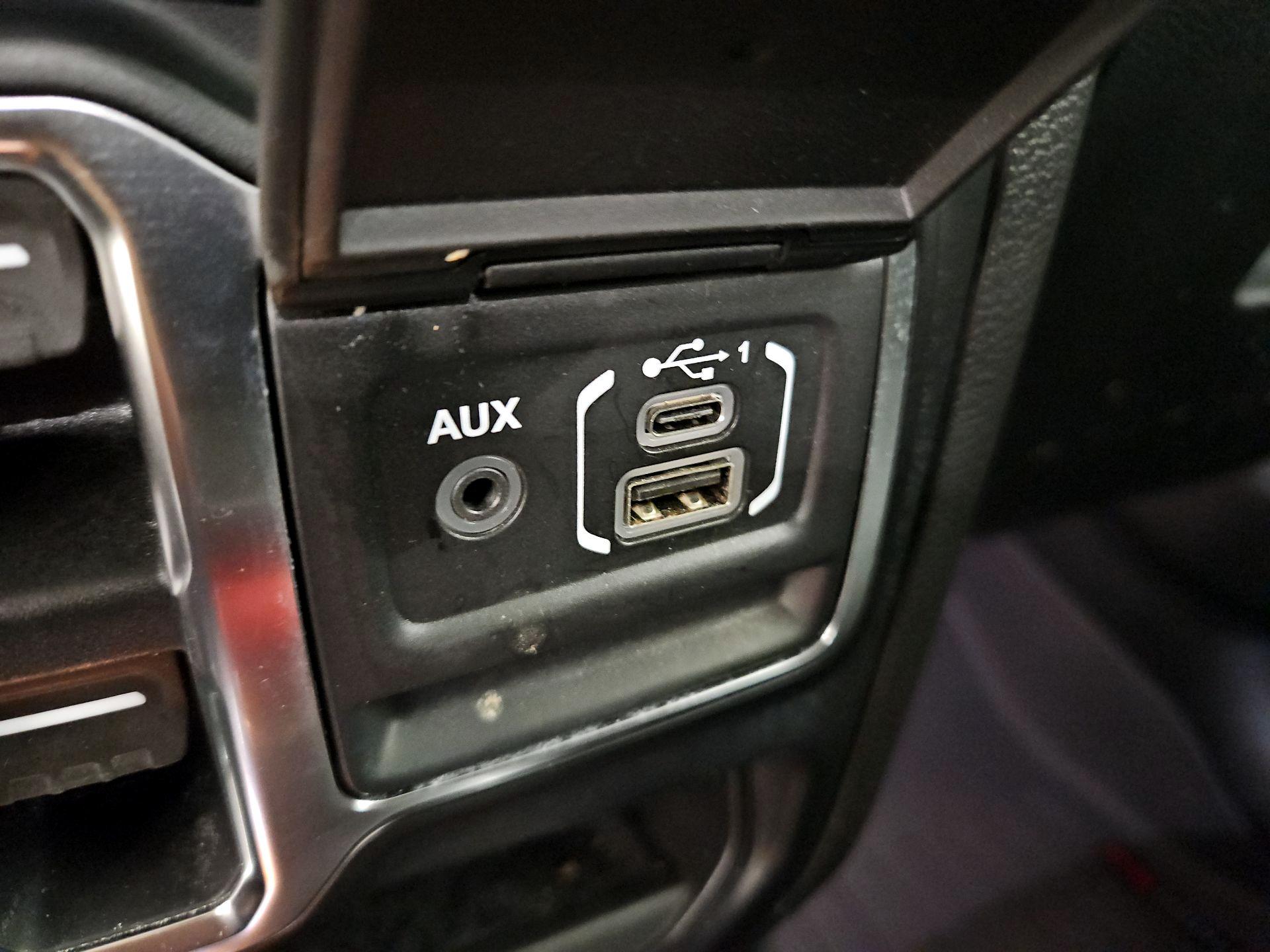 Thumbnail: 2021 Jeep Gladiator - 18