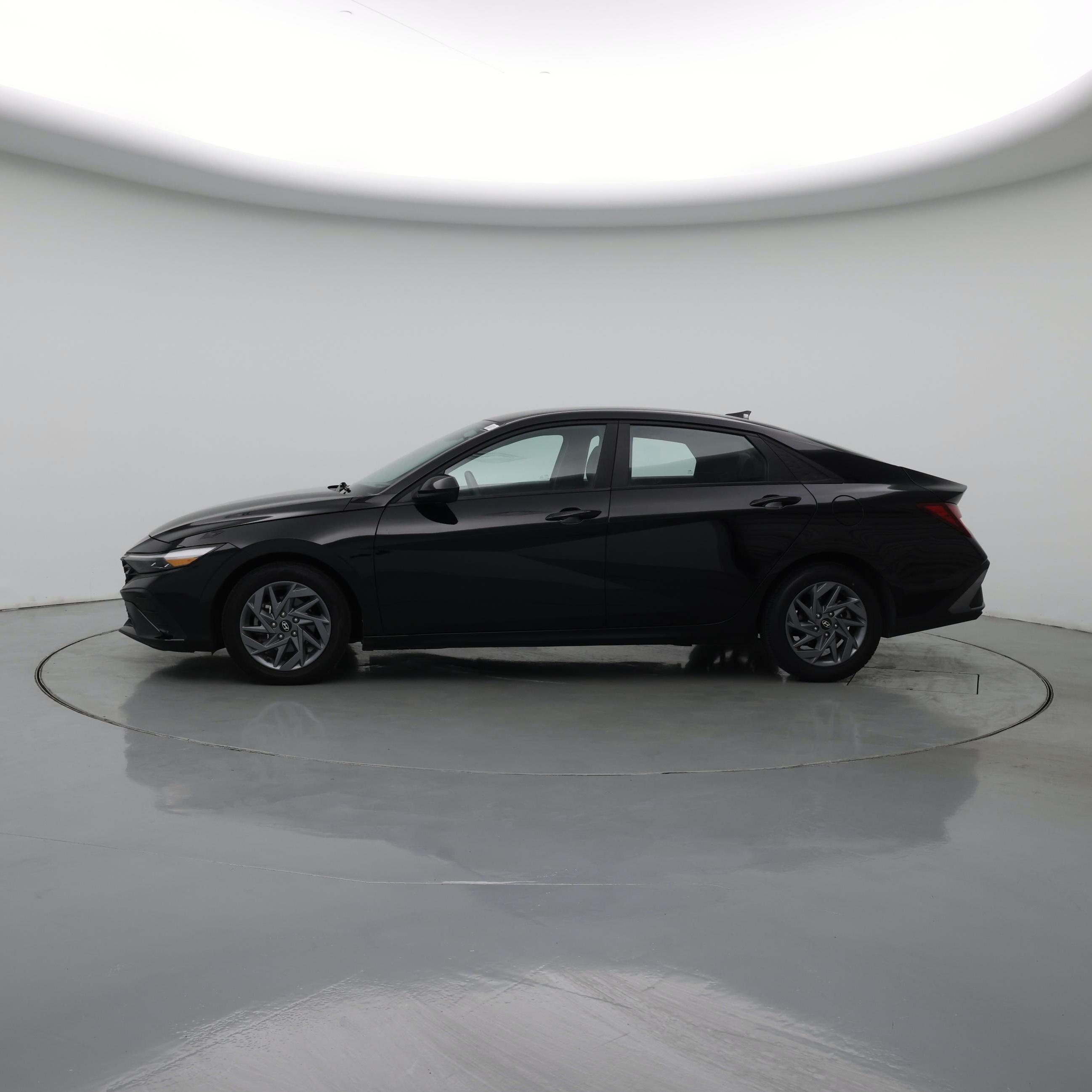 Thumbnail: 2024 Hyundai Elantra - 3