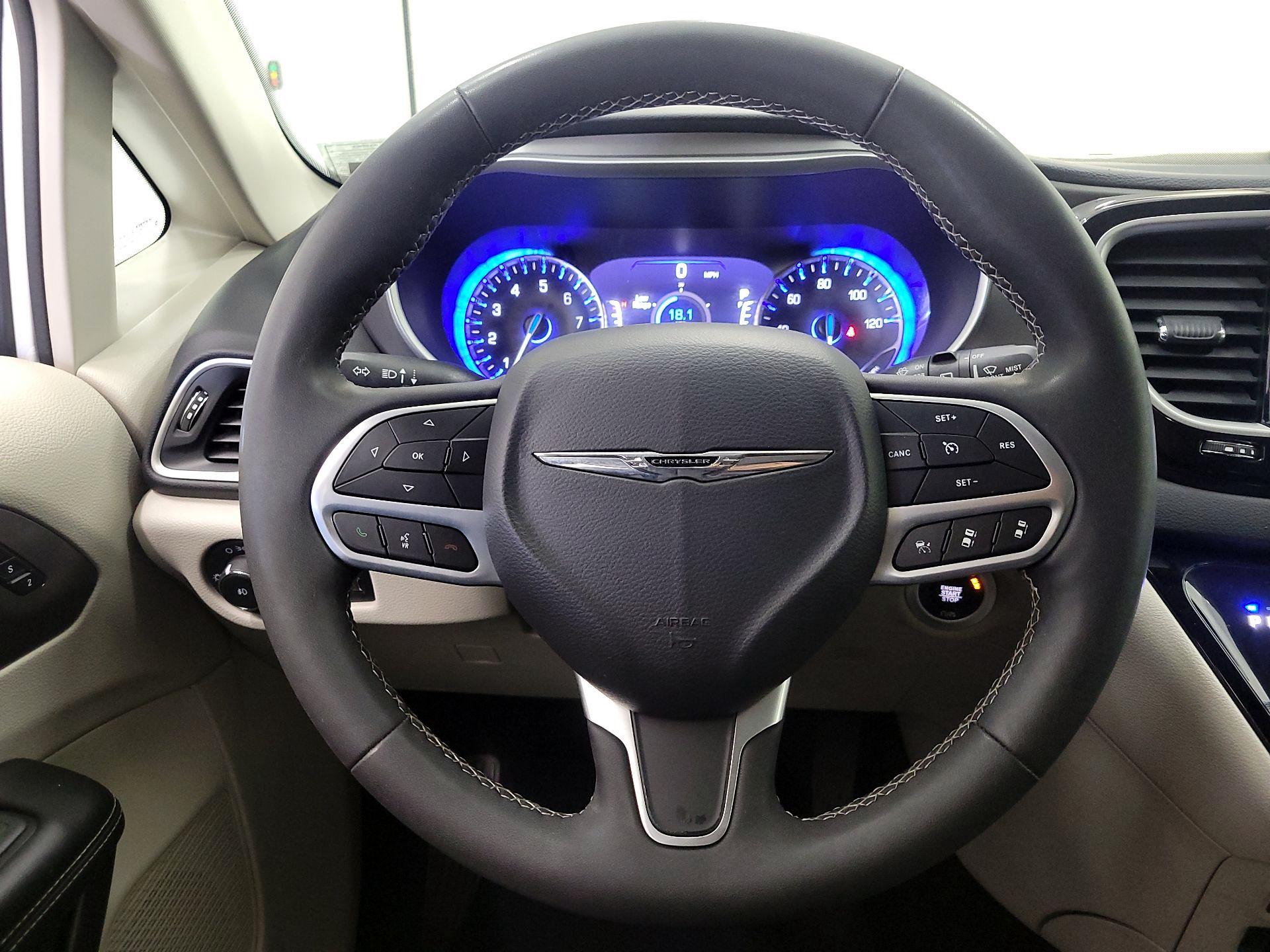Thumbnail: 2023 Chrysler Pacifica - 10