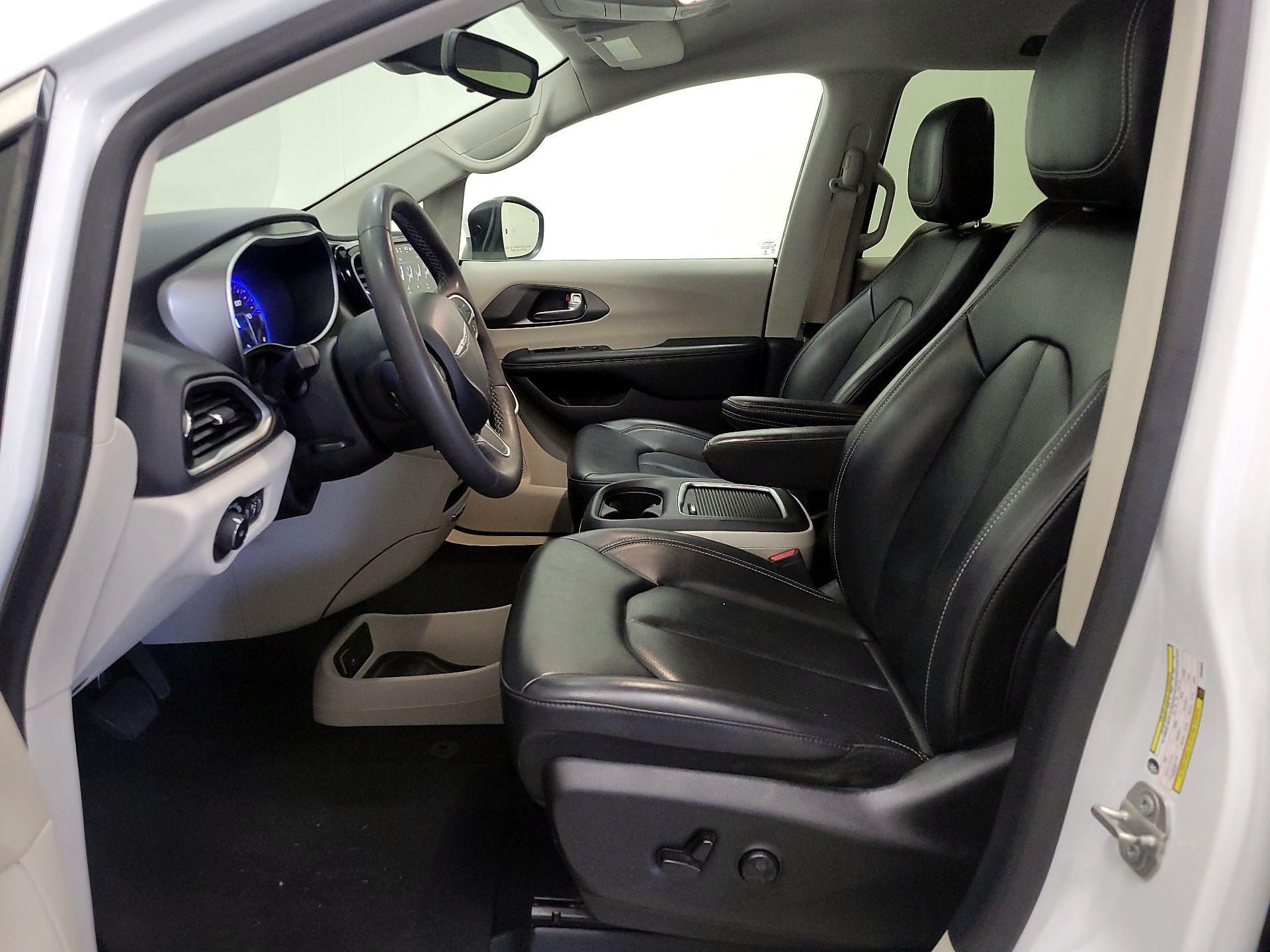 Thumbnail: 2023 Chrysler Pacifica - 11