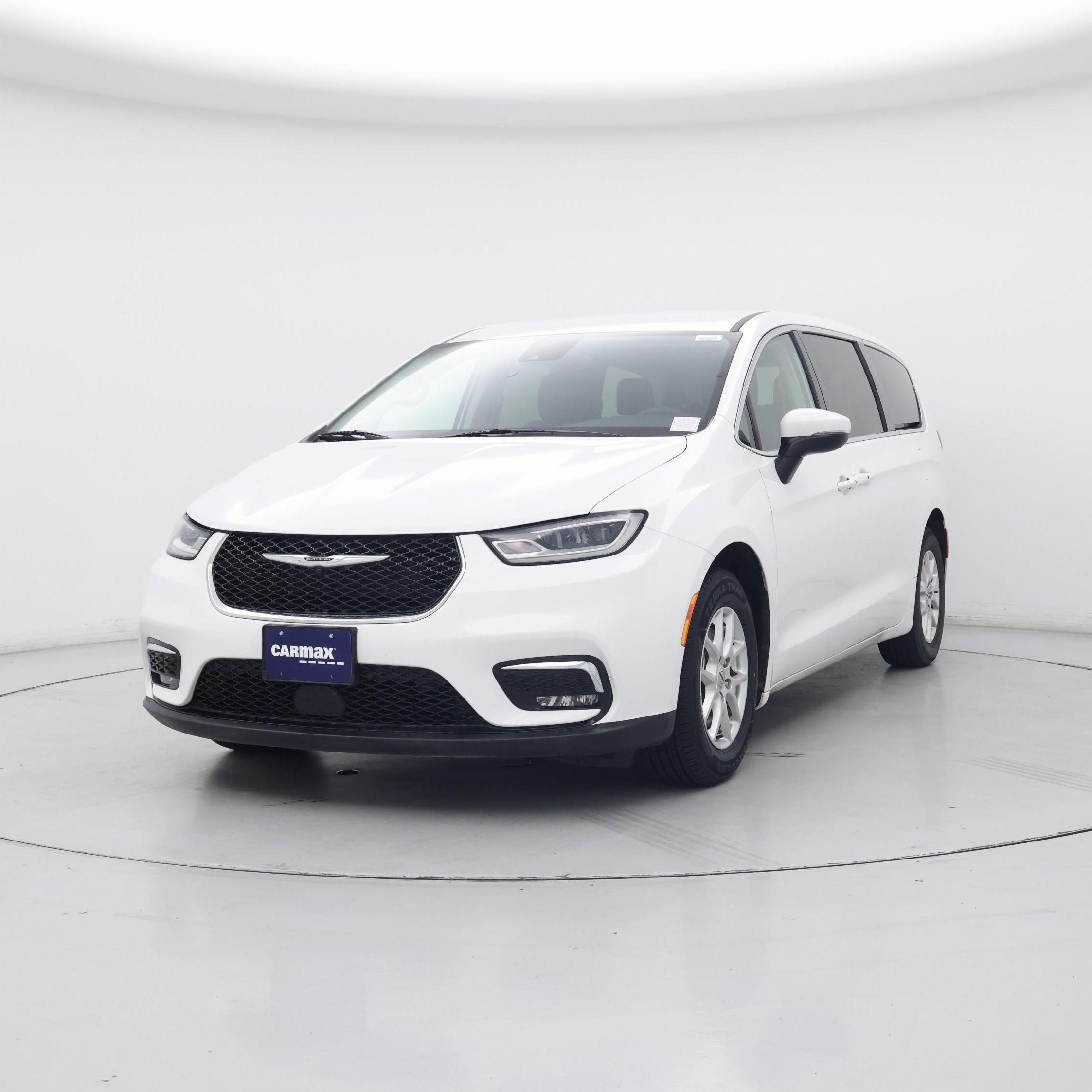 Thumbnail: 2023 Chrysler Pacifica - 4
