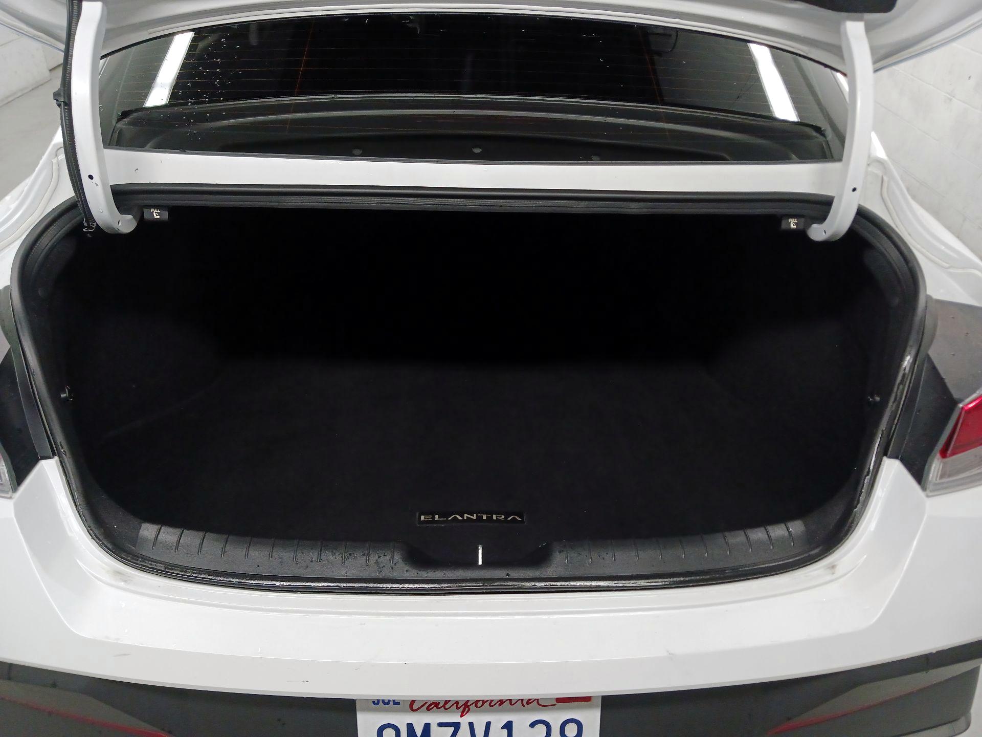 Thumbnail: 2024 Hyundai Elantra - 18