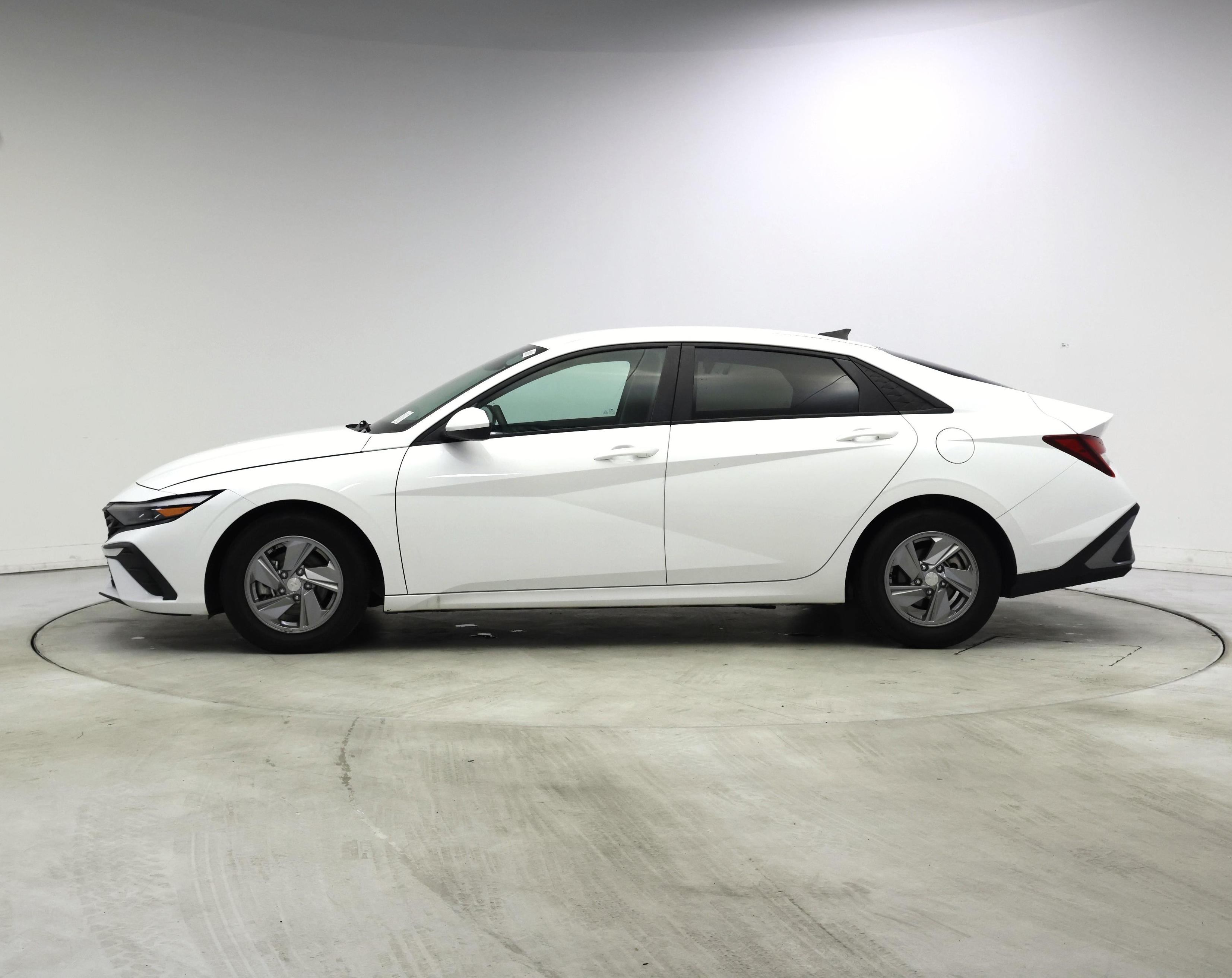 Thumbnail: 2024 Hyundai Elantra - 3