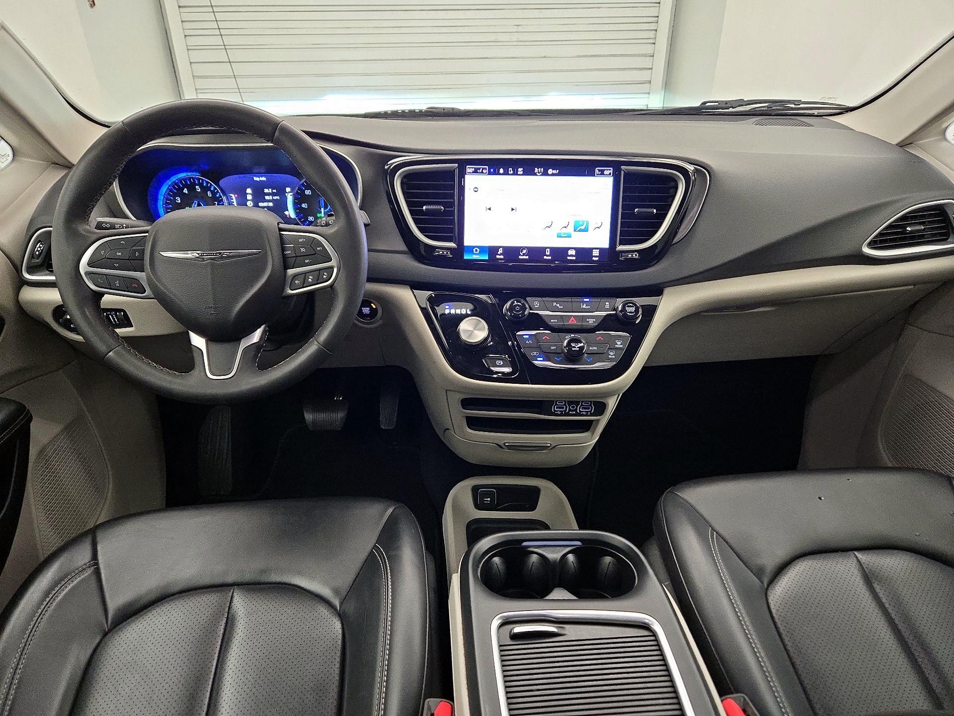 Thumbnail: 2023 Chrysler Pacifica - 9