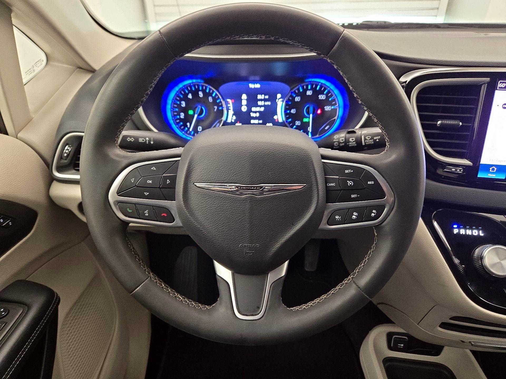 Thumbnail: 2023 Chrysler Pacifica - 10