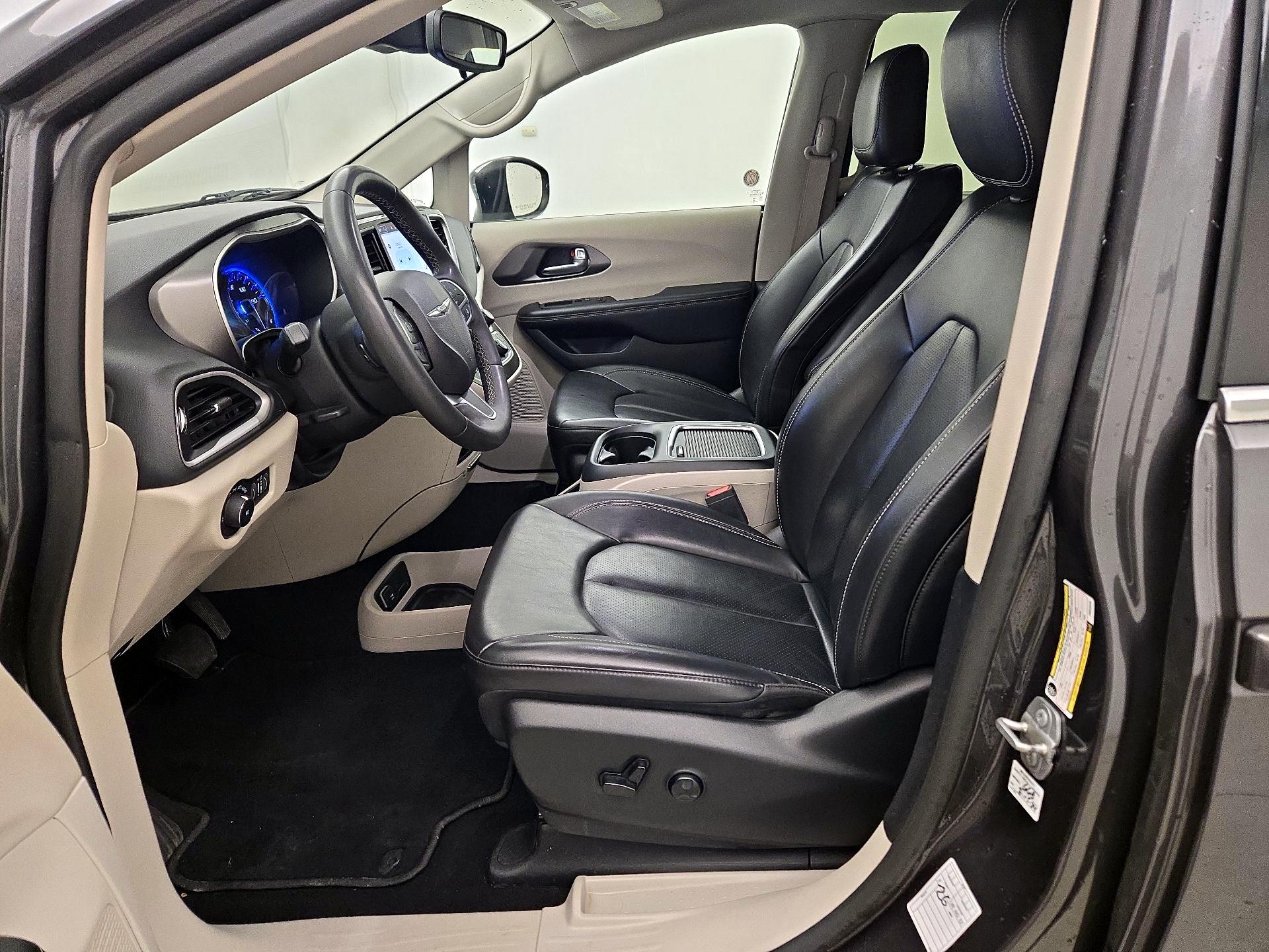 Thumbnail: 2023 Chrysler Pacifica - 11