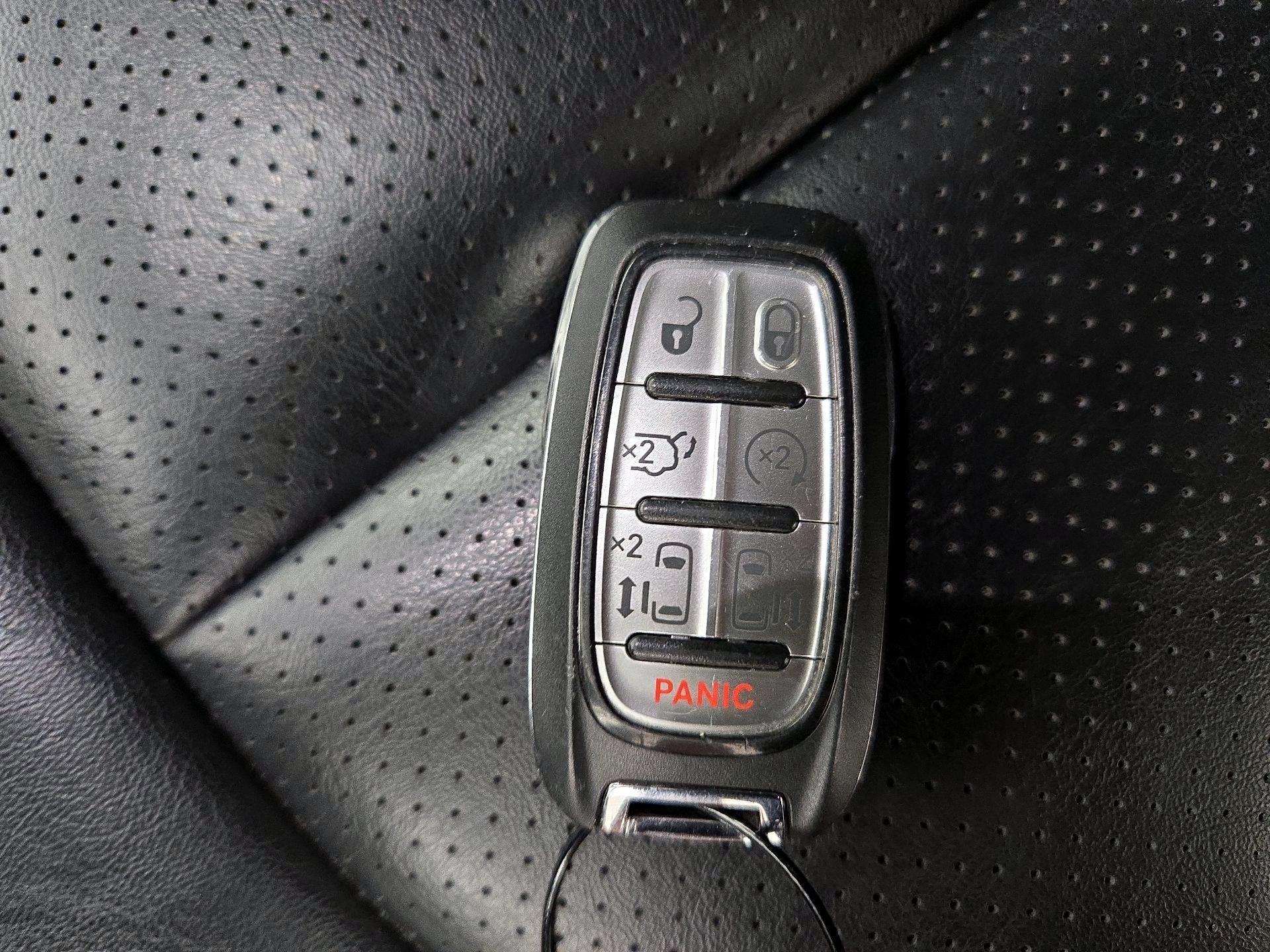 Thumbnail: 2023 Chrysler Pacifica - 18