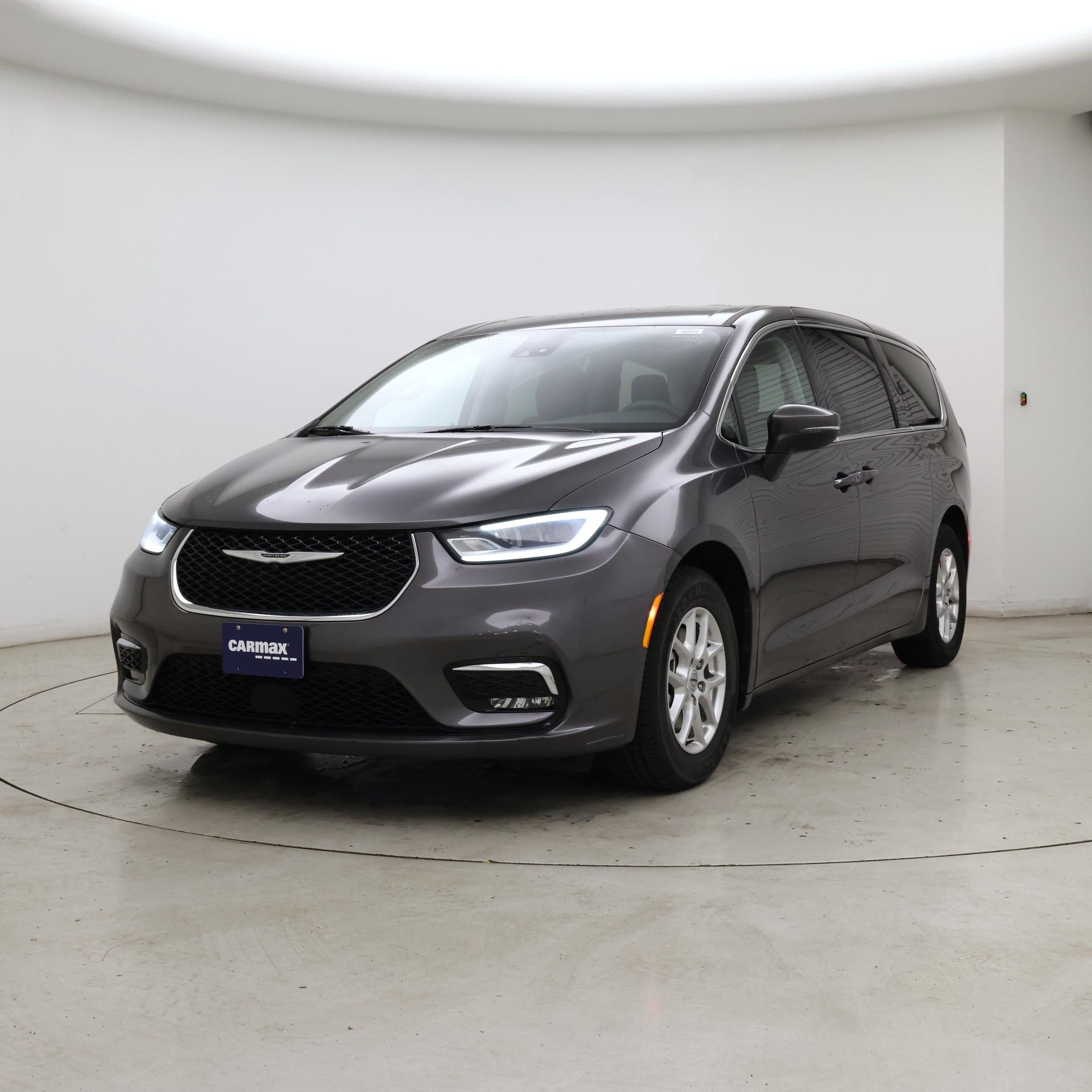 Thumbnail: 2023 Chrysler Pacifica - 4