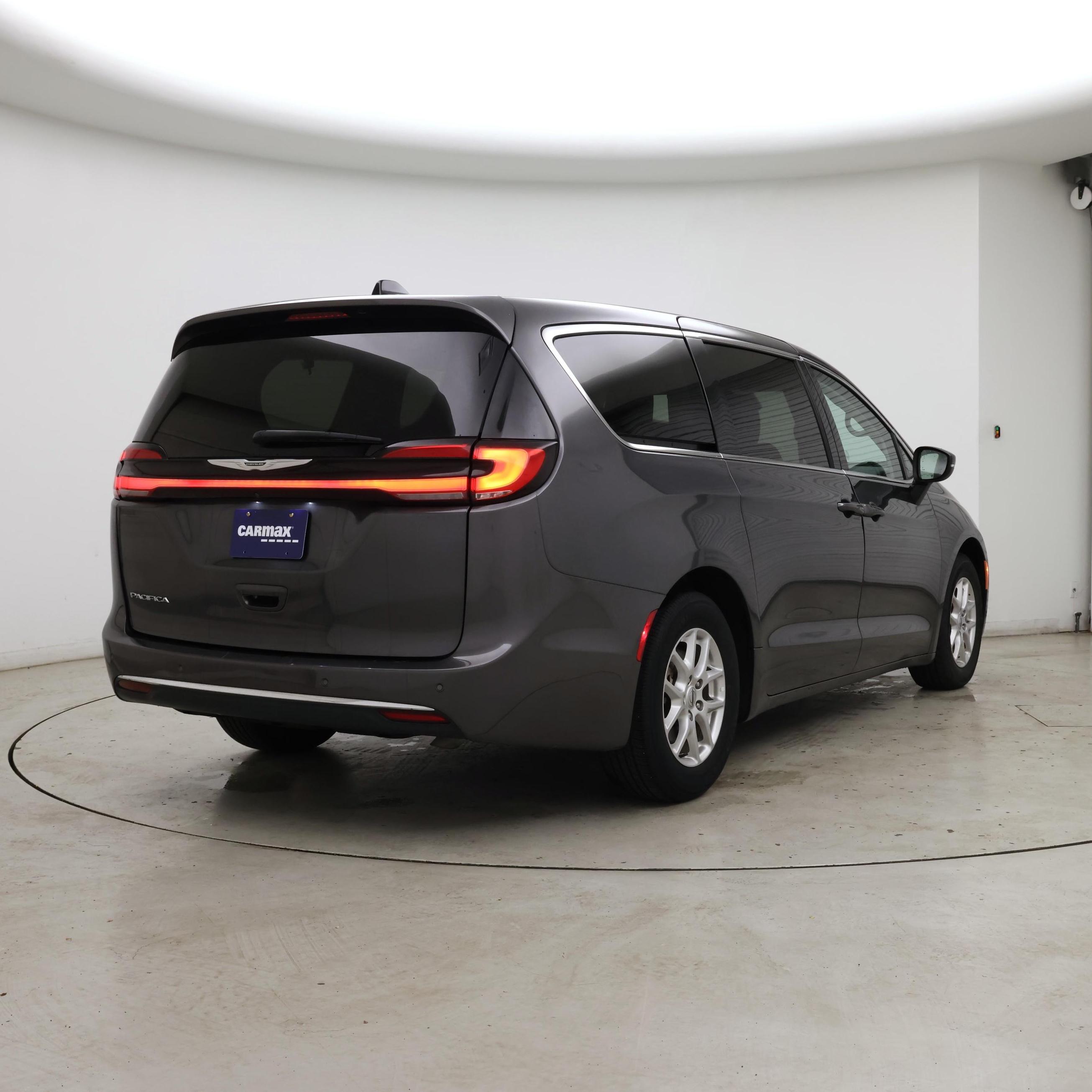 Thumbnail: 2023 Chrysler Pacifica - 8