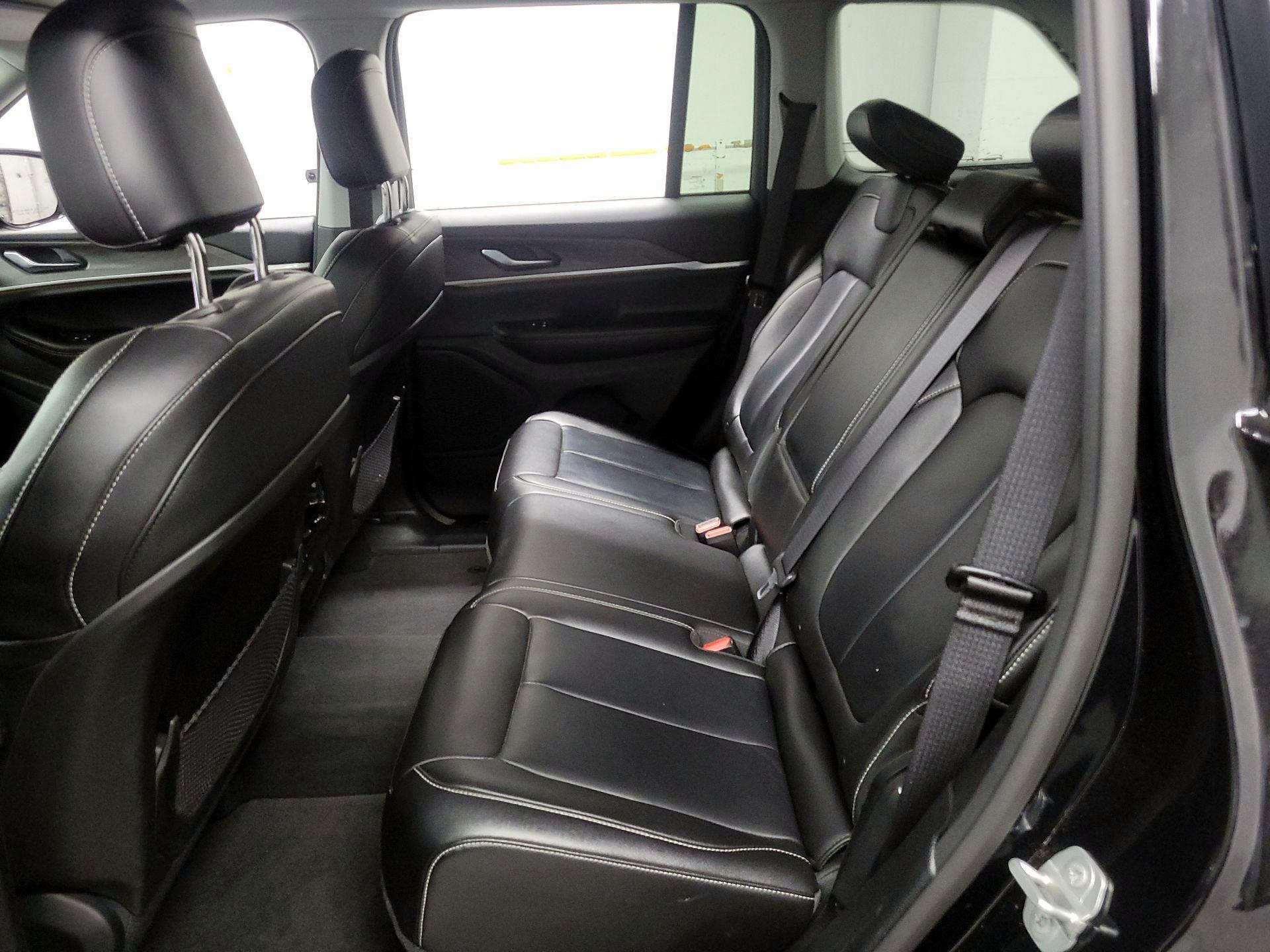 Thumbnail: 2023 Jeep Grand Cherokee - 17