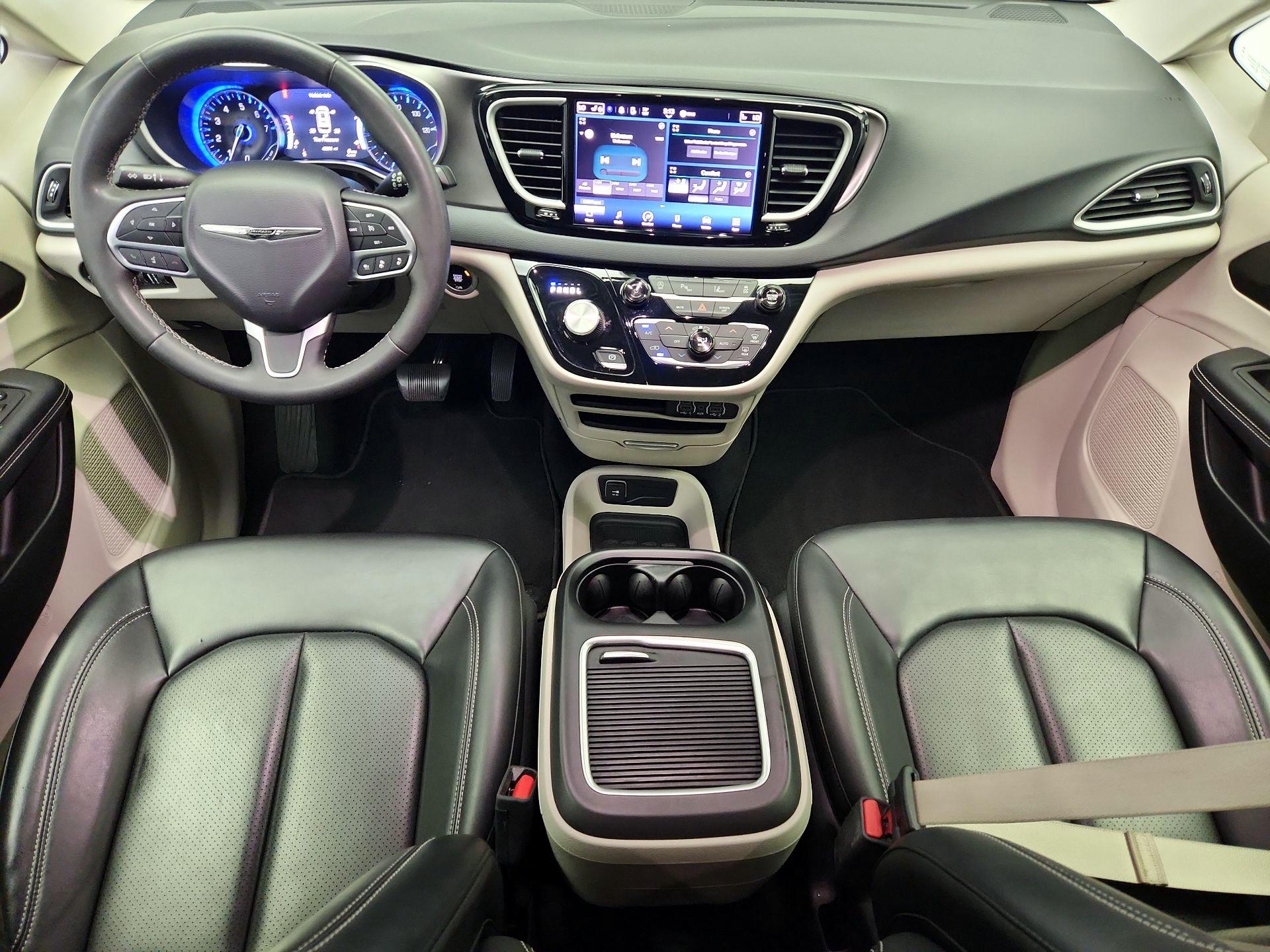 Thumbnail: 2023 Chrysler Pacifica - 9