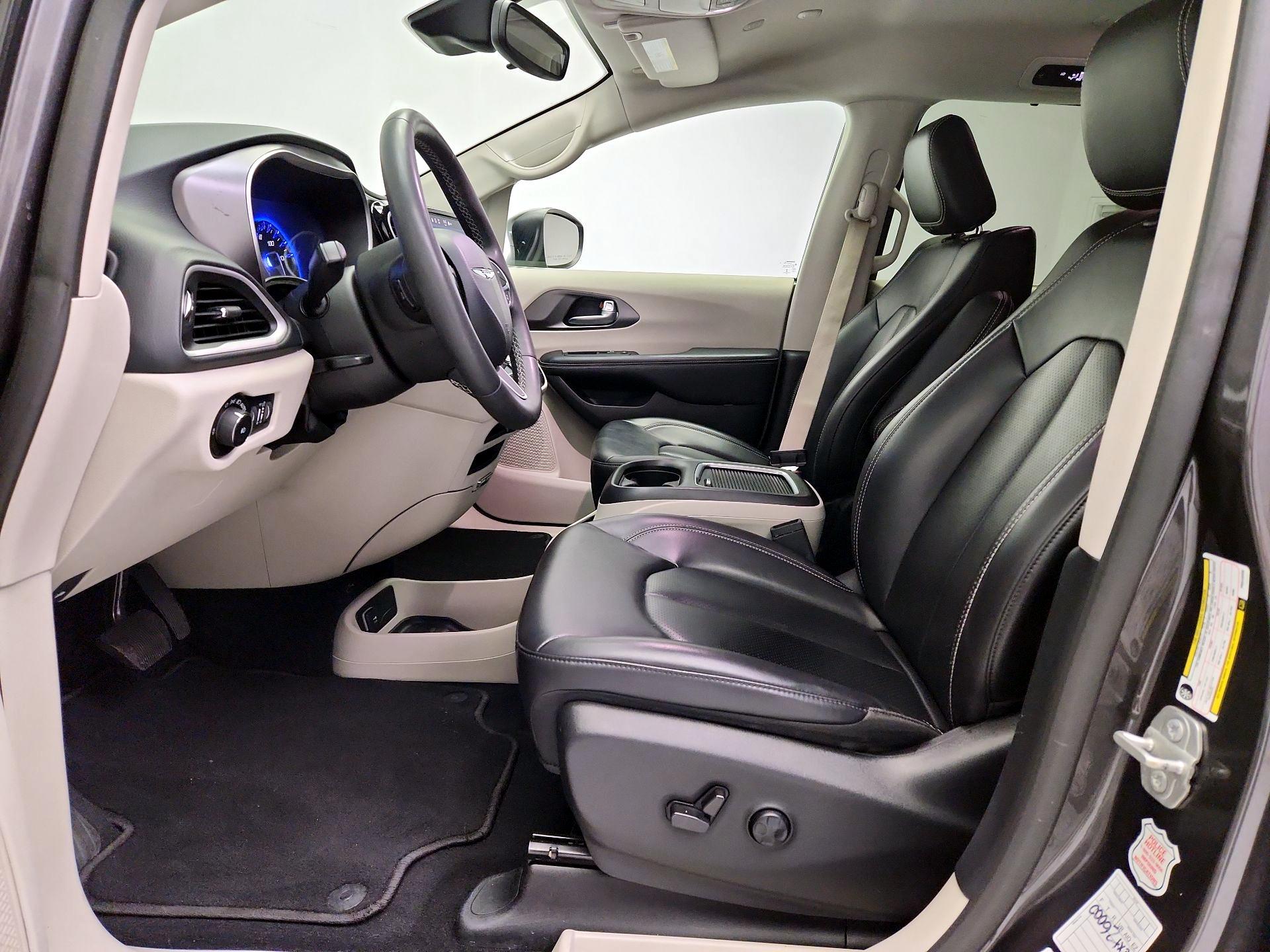 Thumbnail: 2023 Chrysler Pacifica - 11