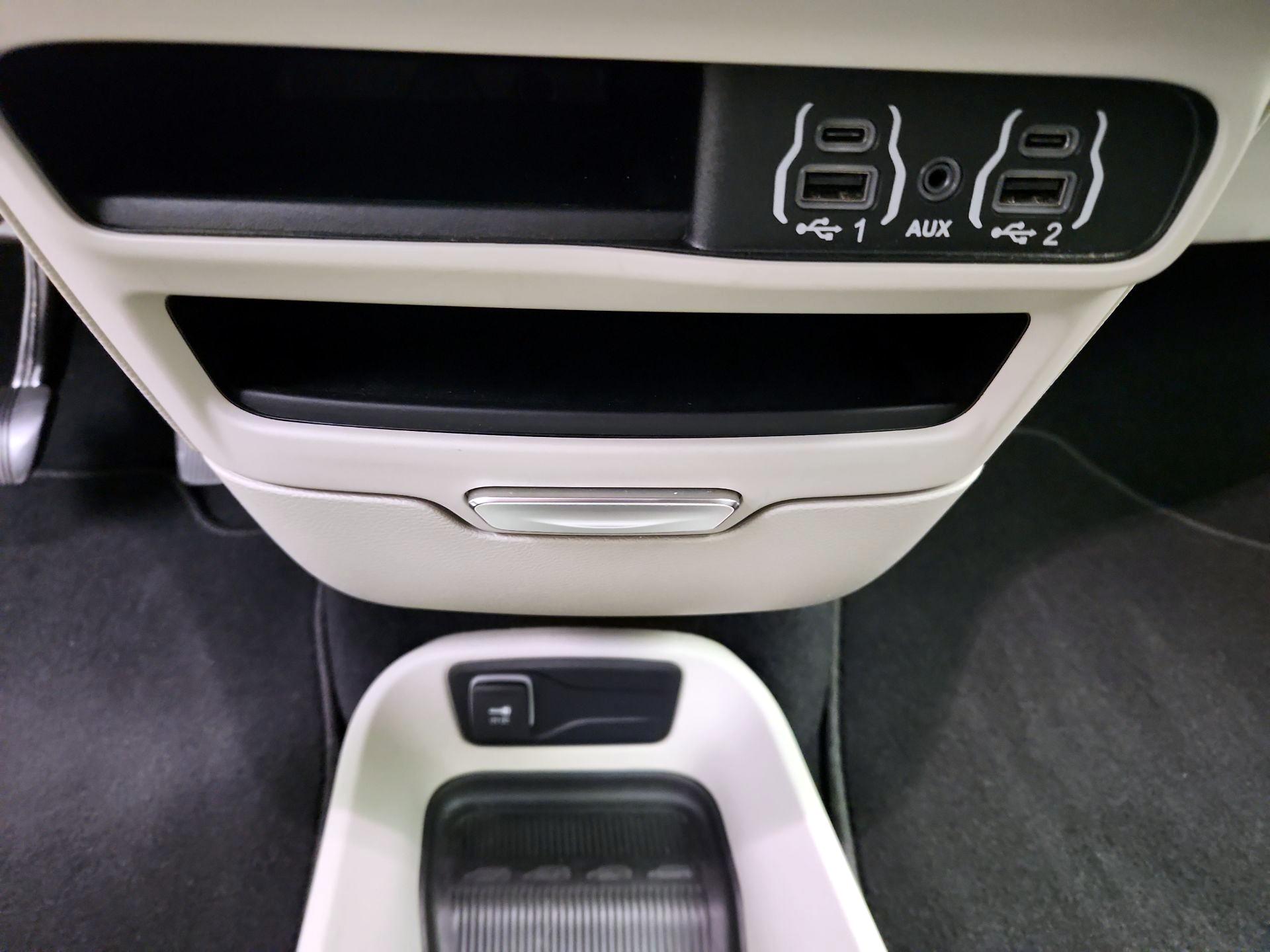 Thumbnail: 2023 Chrysler Pacifica - 18
