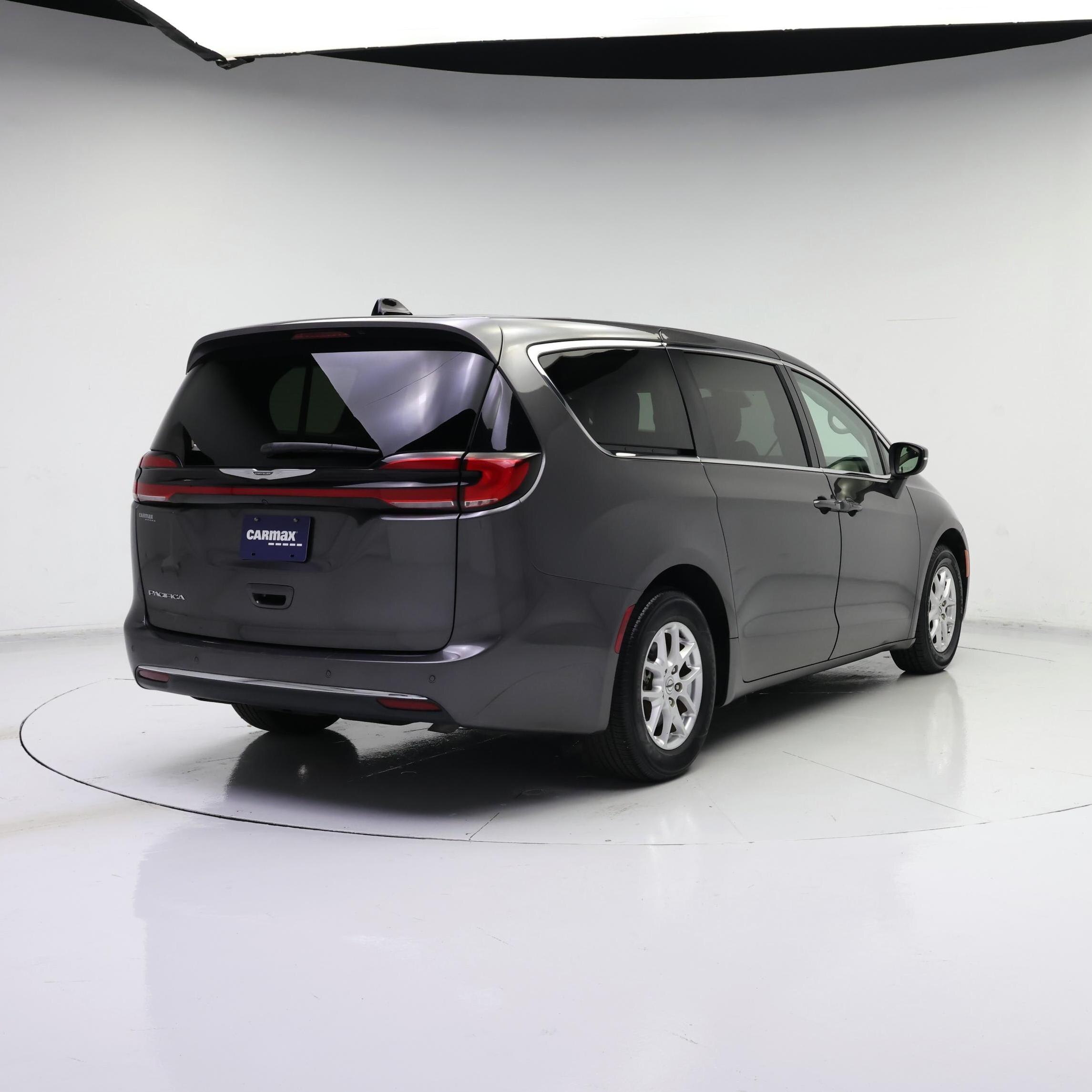 Thumbnail: 2023 Chrysler Pacifica - 8