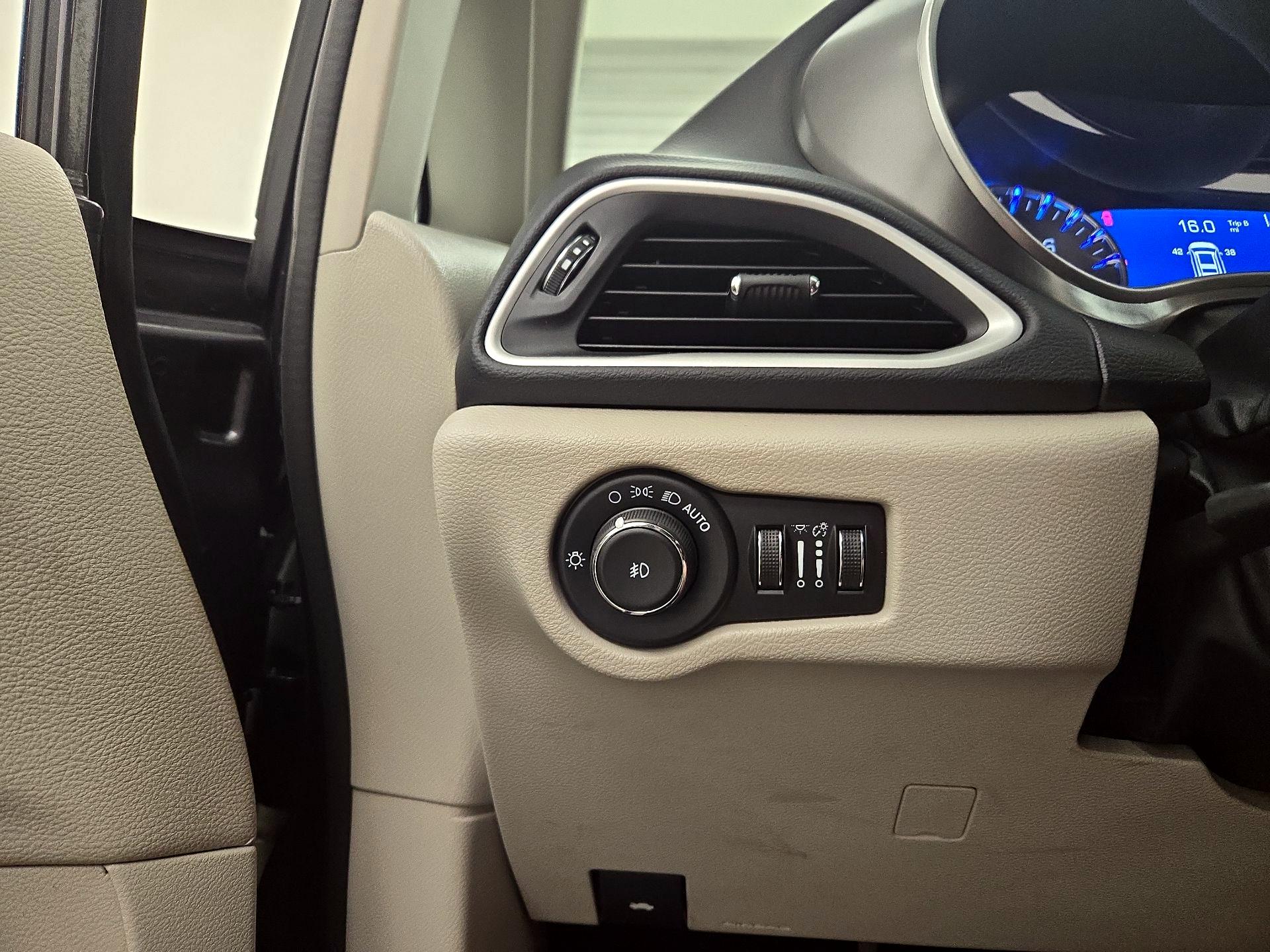 Thumbnail: 2023 Chrysler Pacifica - 13