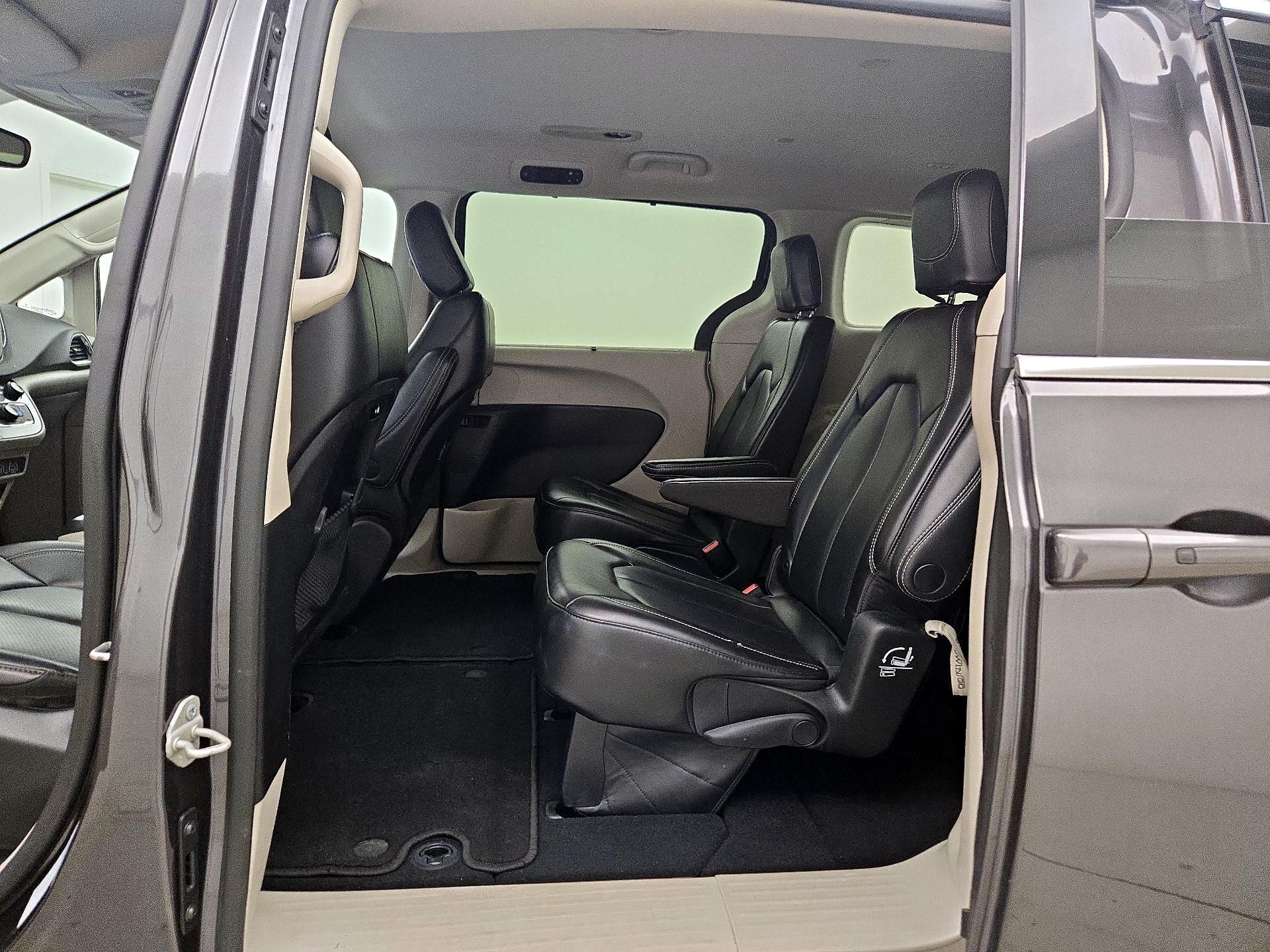 Thumbnail: 2023 Chrysler Pacifica - 19