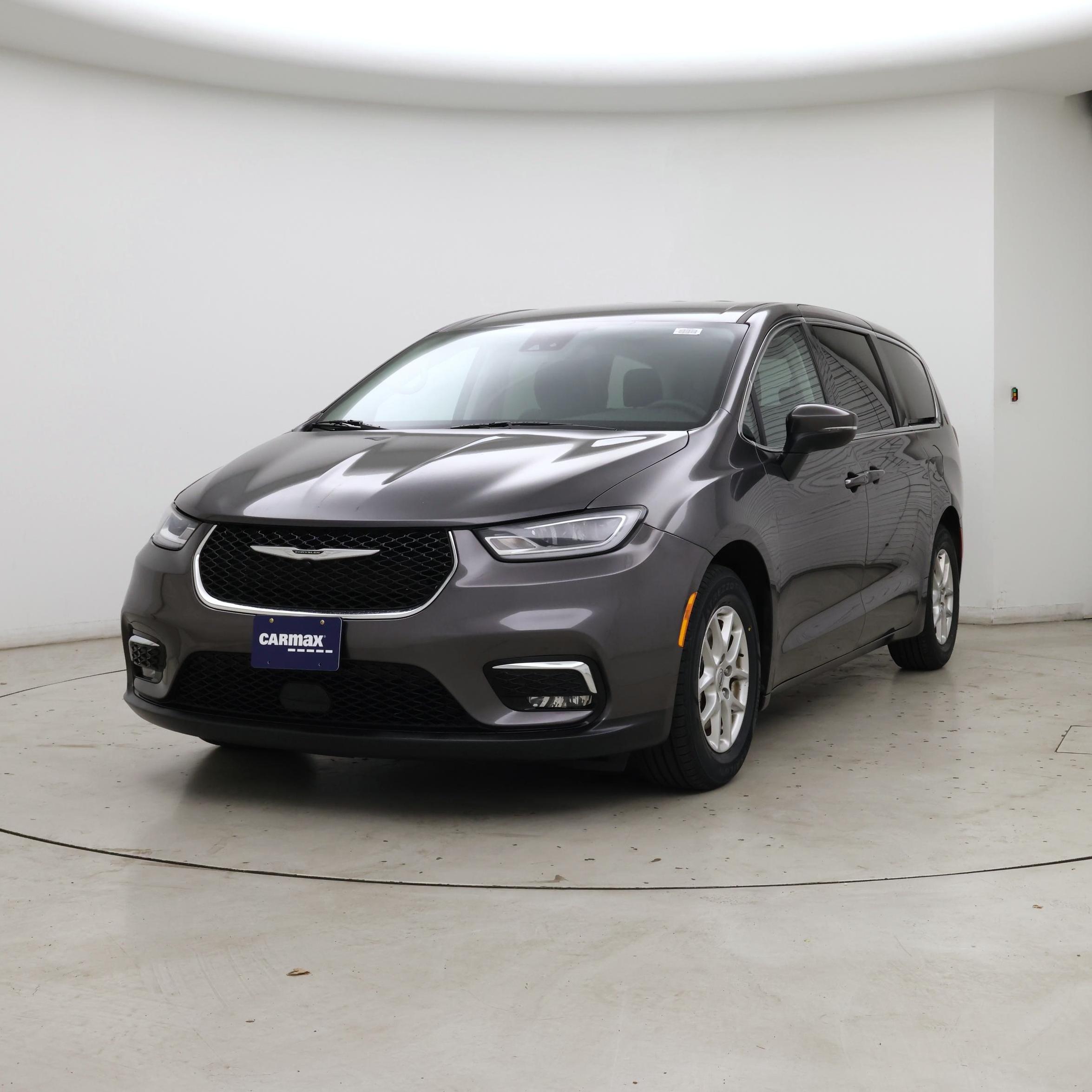 Thumbnail: 2023 Chrysler Pacifica - 4