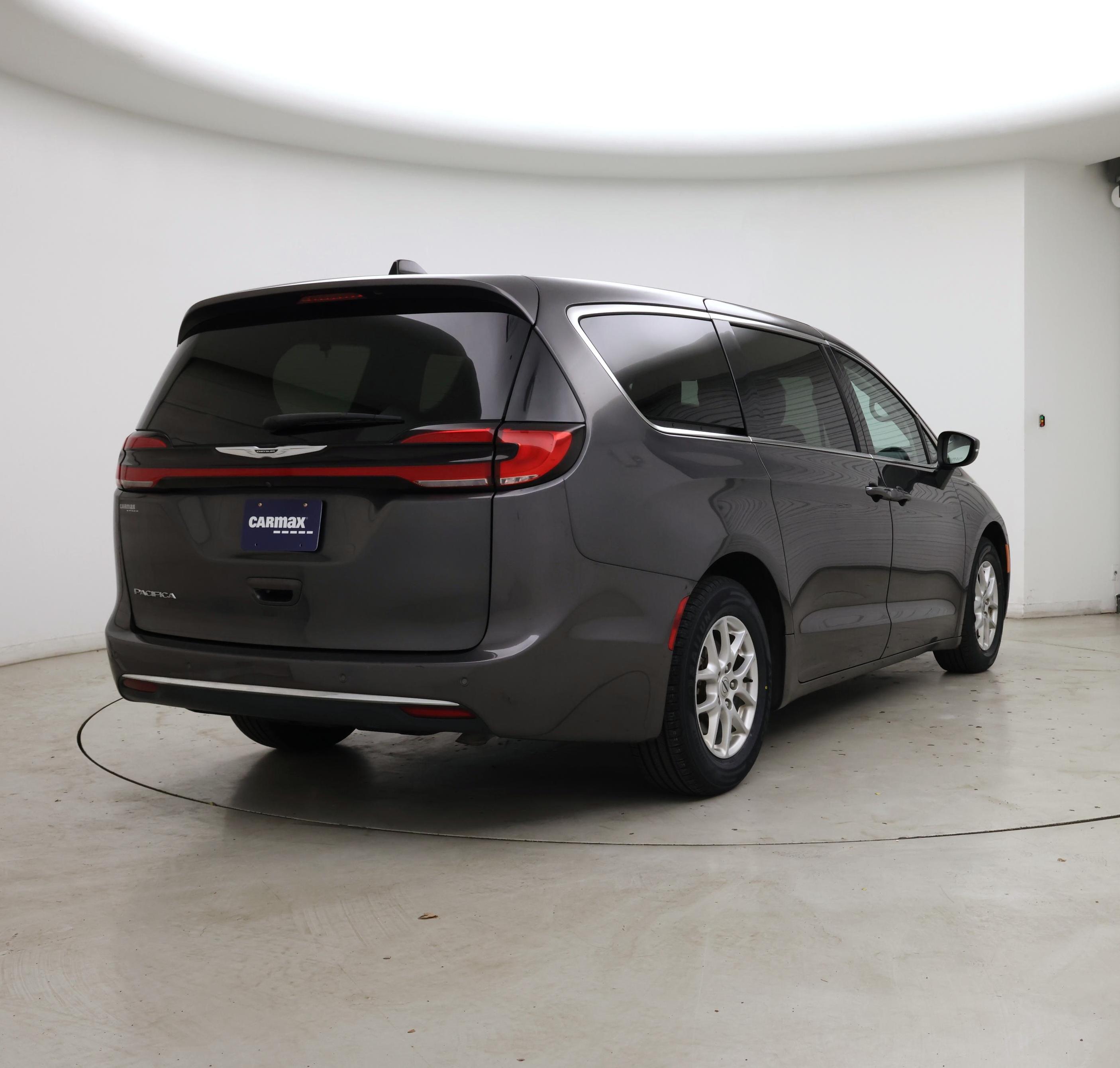 Thumbnail: 2023 Chrysler Pacifica - 8
