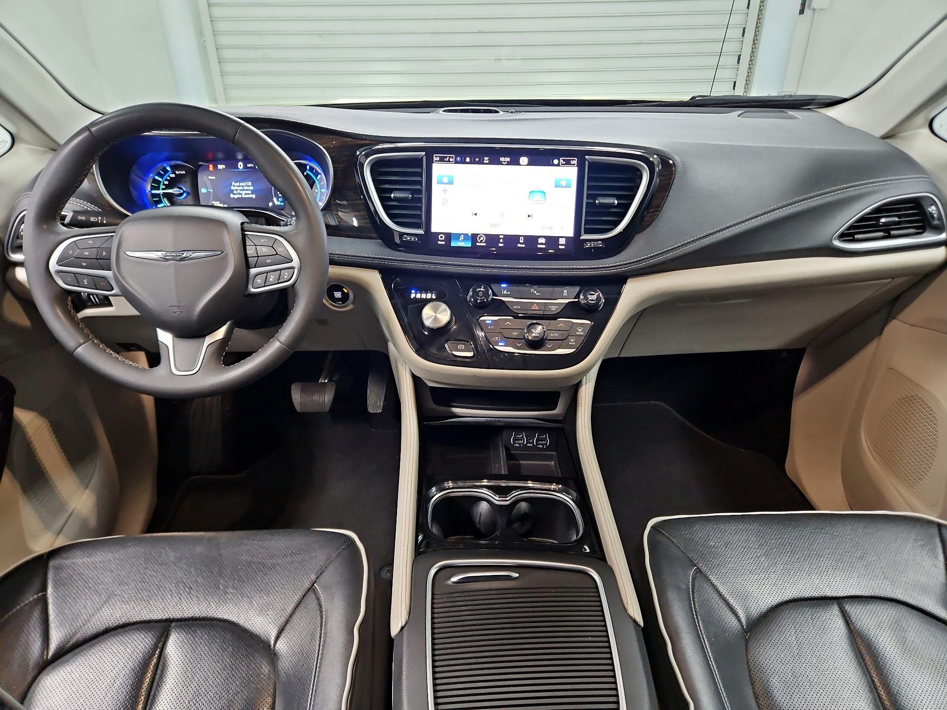 Thumbnail: 2023 Chrysler Pacifica - 9