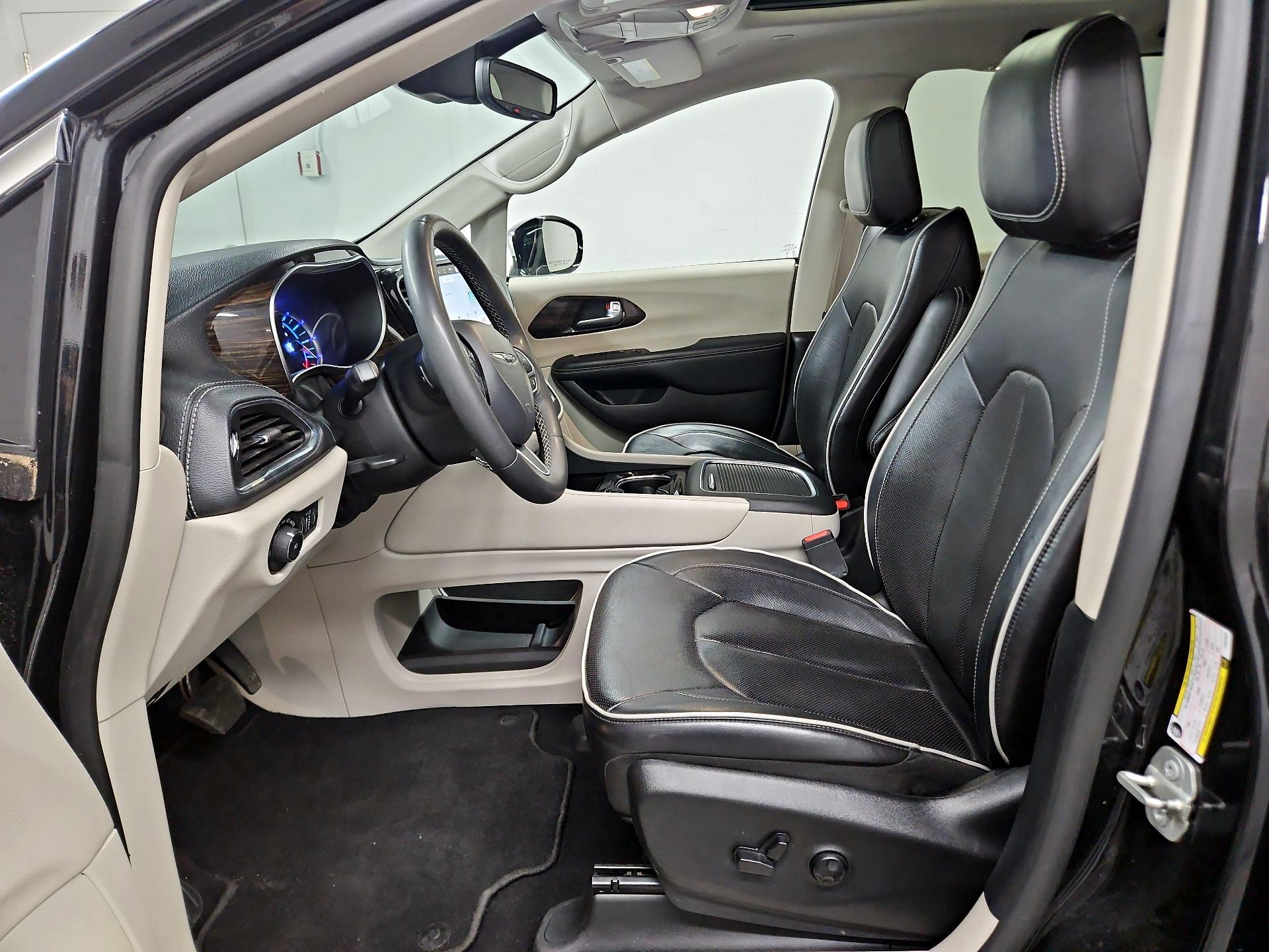 Thumbnail: 2023 Chrysler Pacifica - 11