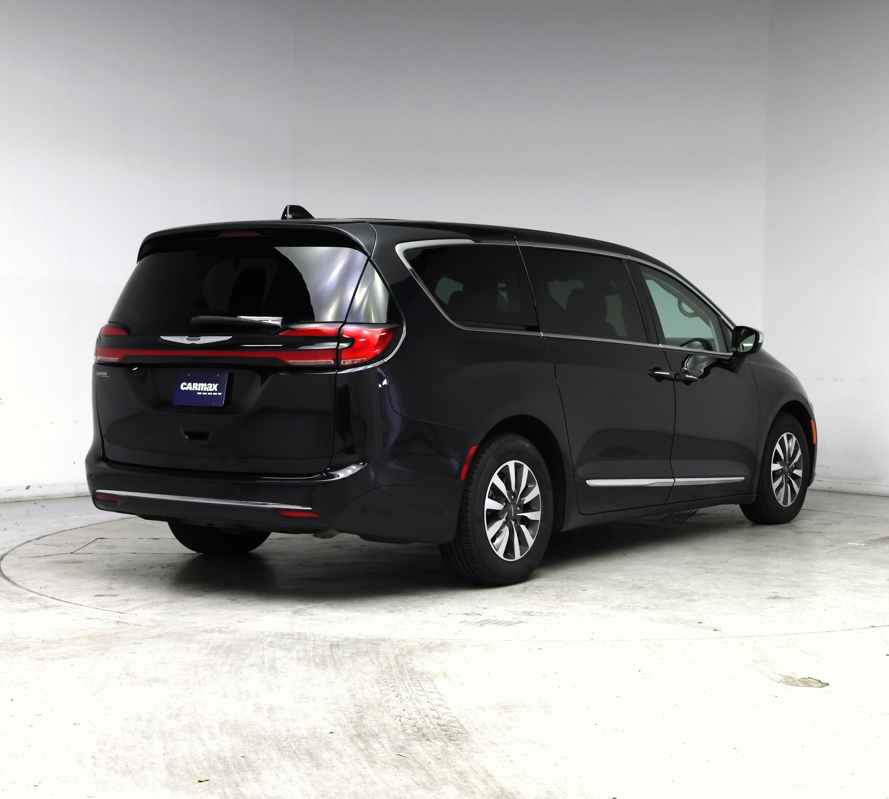 Thumbnail: 2023 Chrysler Pacifica - 8