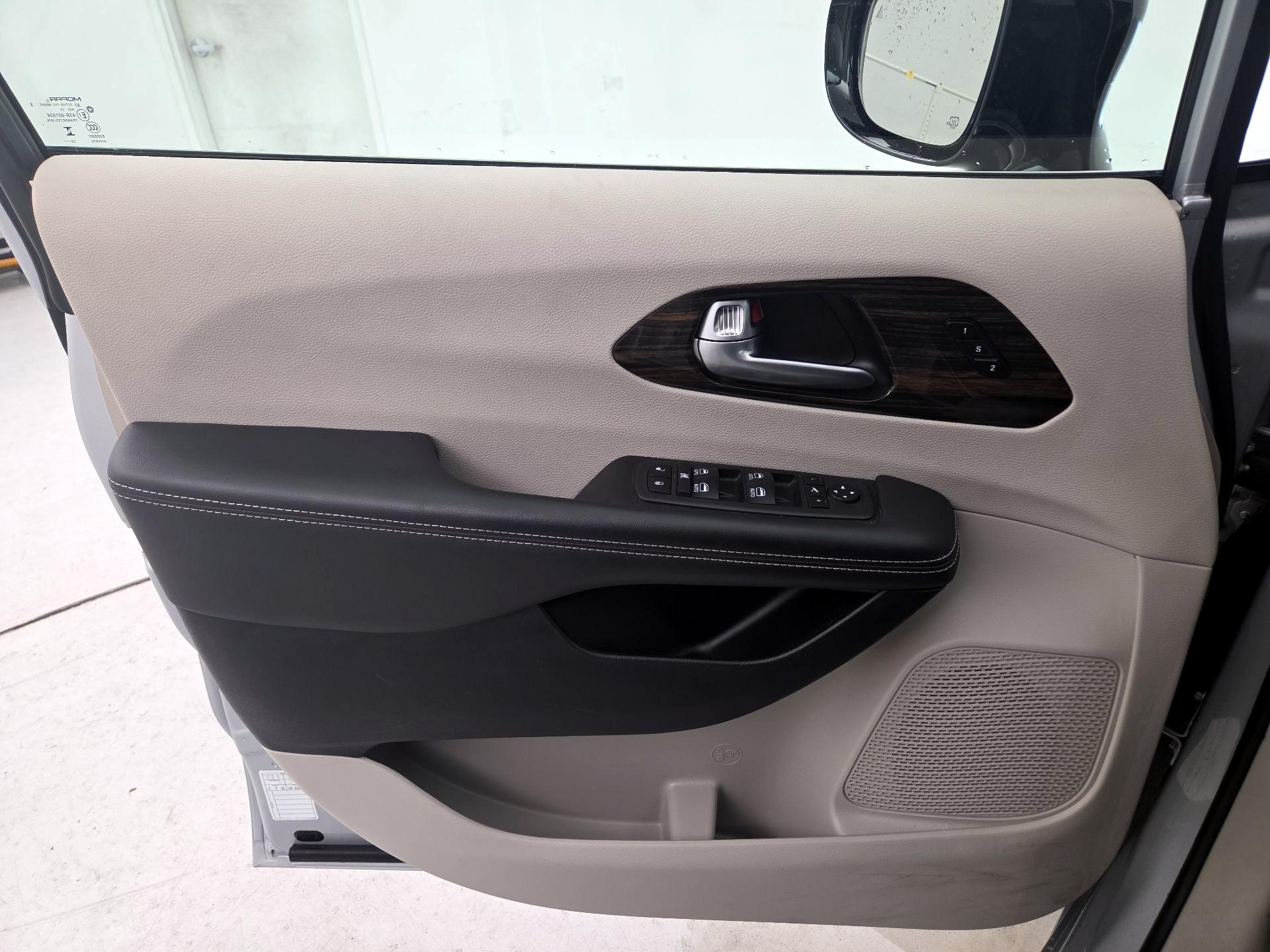 Thumbnail: 2024 Chrysler Pacifica - 12